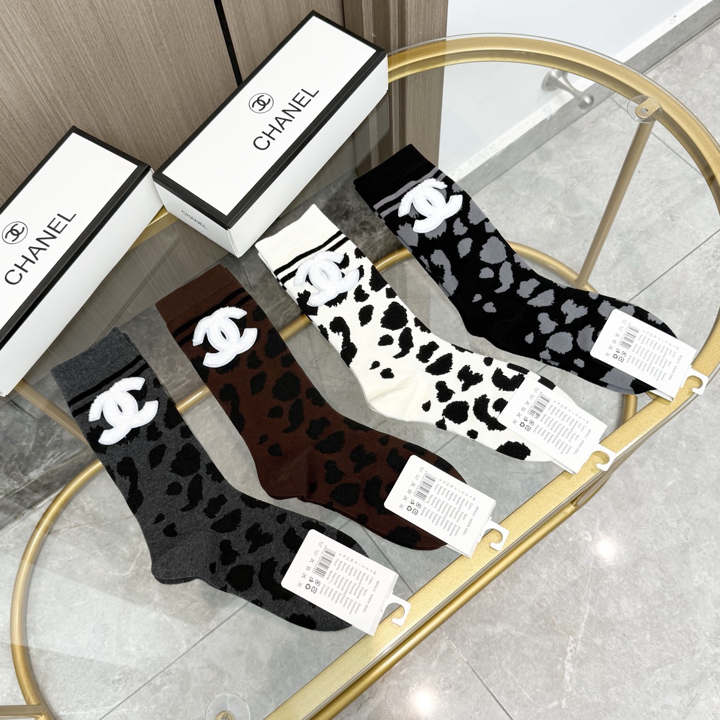 配包装【一盒四双】🌟CHANEL香奈儿 爆款中筒袜🌟高版本 ～好看到爆炸 欧美大牌中筒袜🔥🌟潮人必不能少