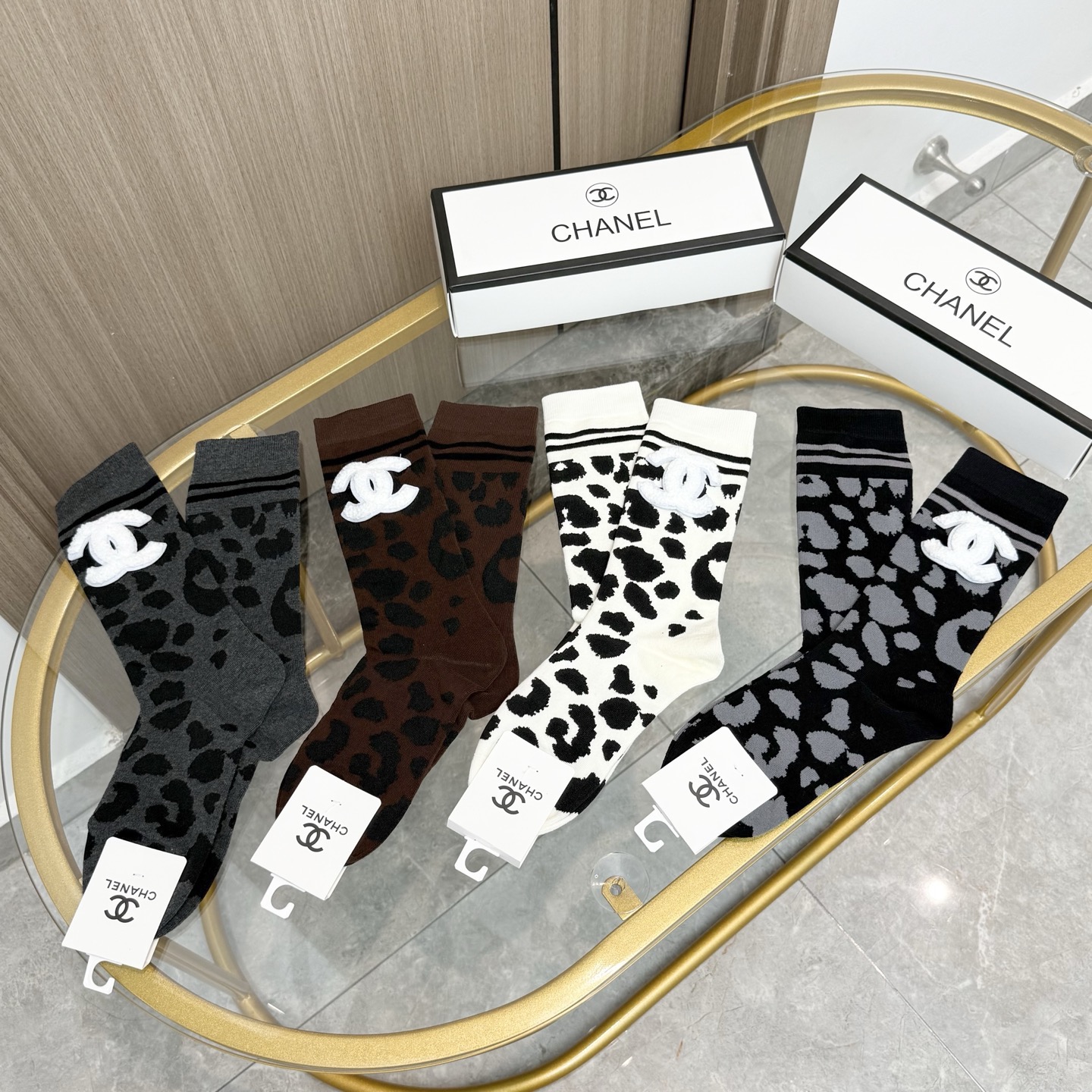 配包装【一盒四双】🌟CHANEL香奈儿 爆款中筒袜🌟高版本 ～好看到爆炸 欧美大牌中筒袜🔥🌟潮人必不能少
