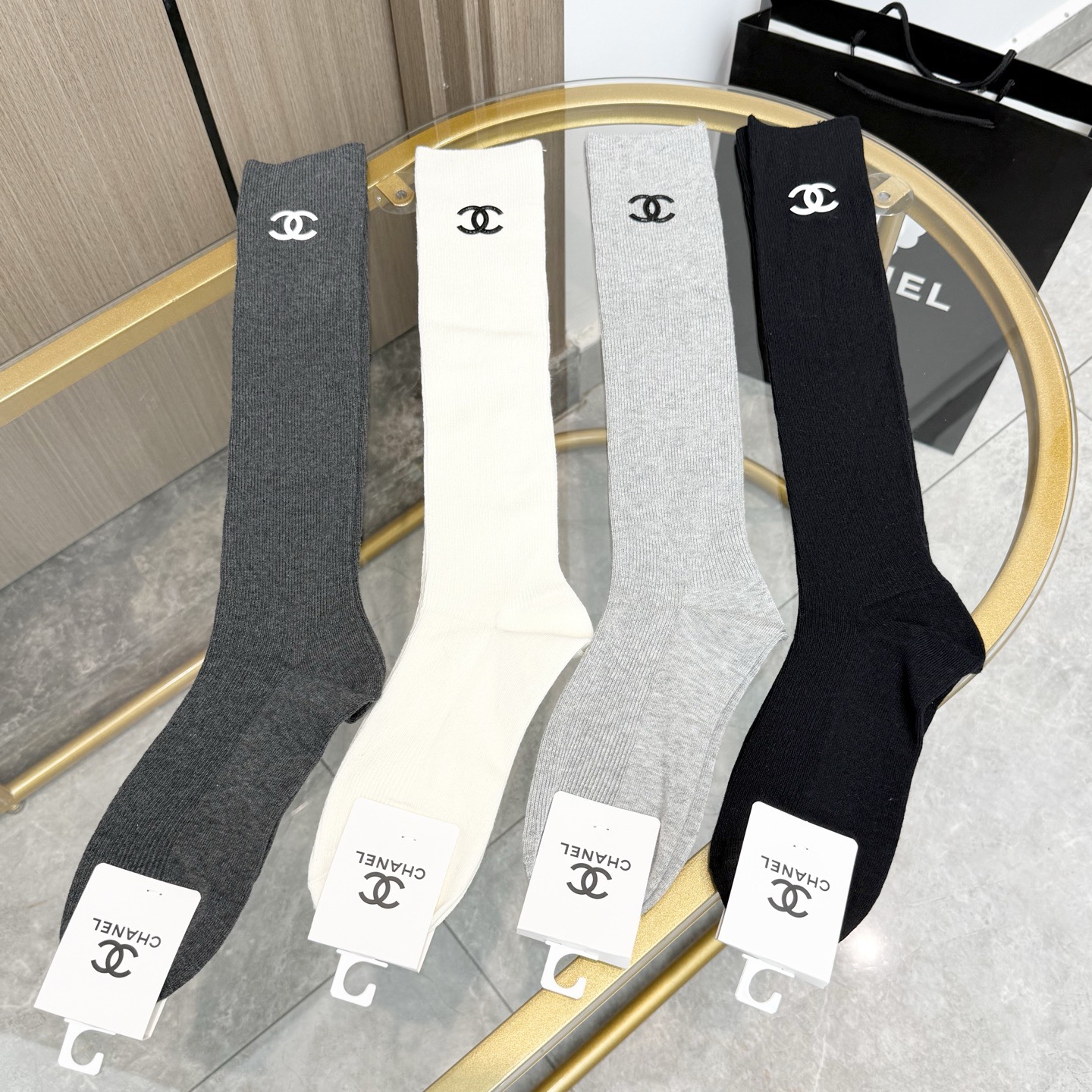 配包装【一盒一双】CHANEL· 香奈儿❗️超级爆款网红袜子❗️官网同款纯色字母小腿袜，ins明星网红推