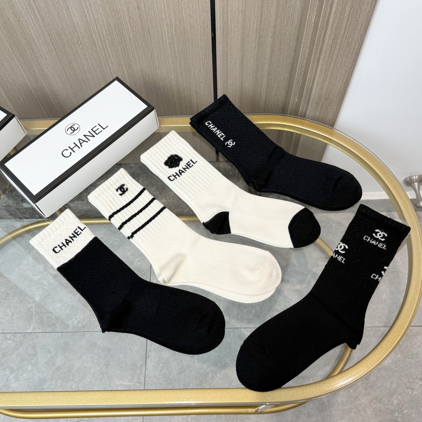 【一盒五双】CHANEL香奈儿高版本 ～好看到爆炸小香 袜子🔥羊绒袜，超软糯🔥🔥潮人必不能少的CHANE