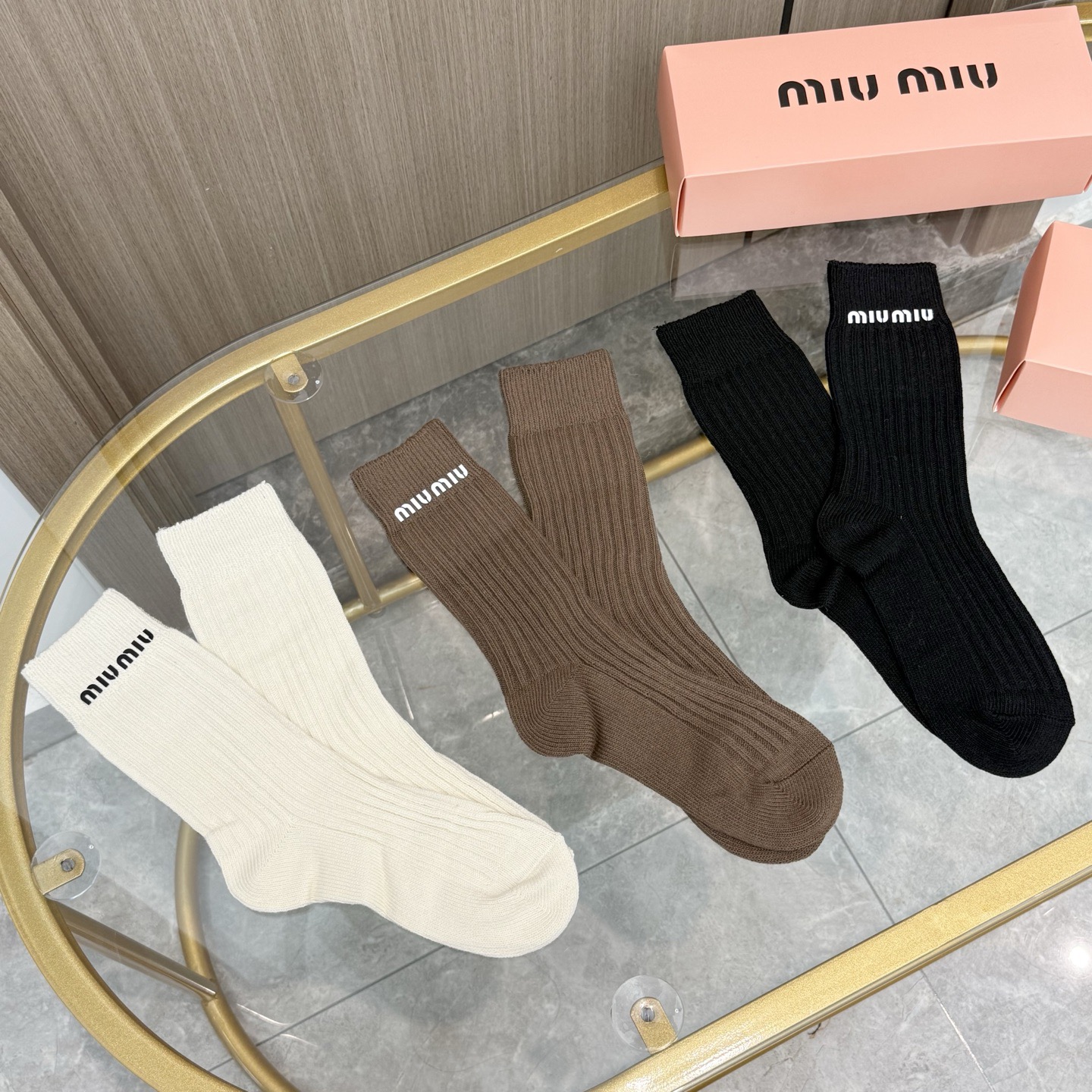 配包装【一盒三双】miumiu · 缪缪❗️高品质🔥超级爆款网红袜子❗️miu家官网同步饰品字母中筒袜，