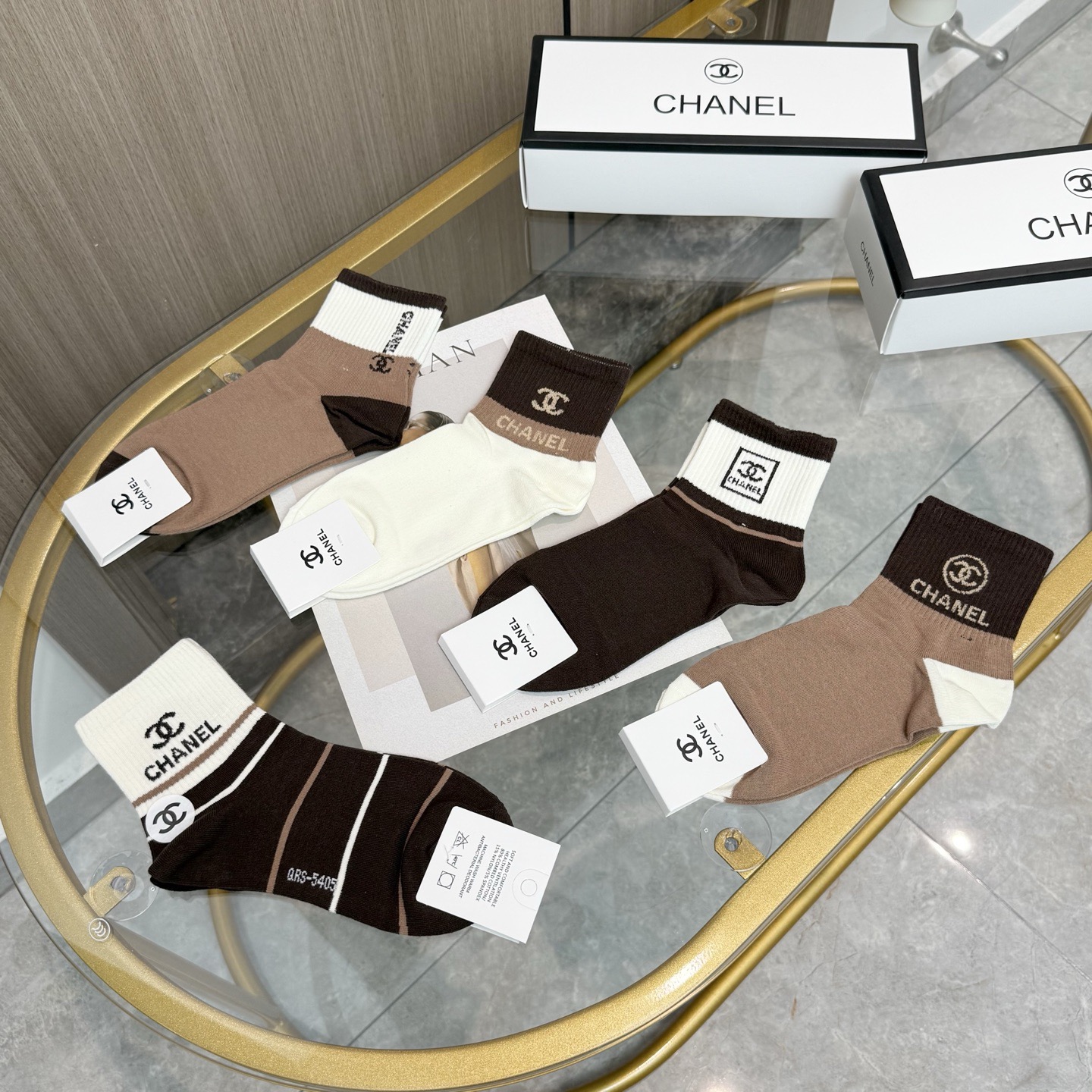 配包装【一盒五双】🌟Chanel 香奈儿 爆款卡中筒袜🌟高版本 ～好看到爆炸 欧美大牌中筒袜🔥🌟潮人必不