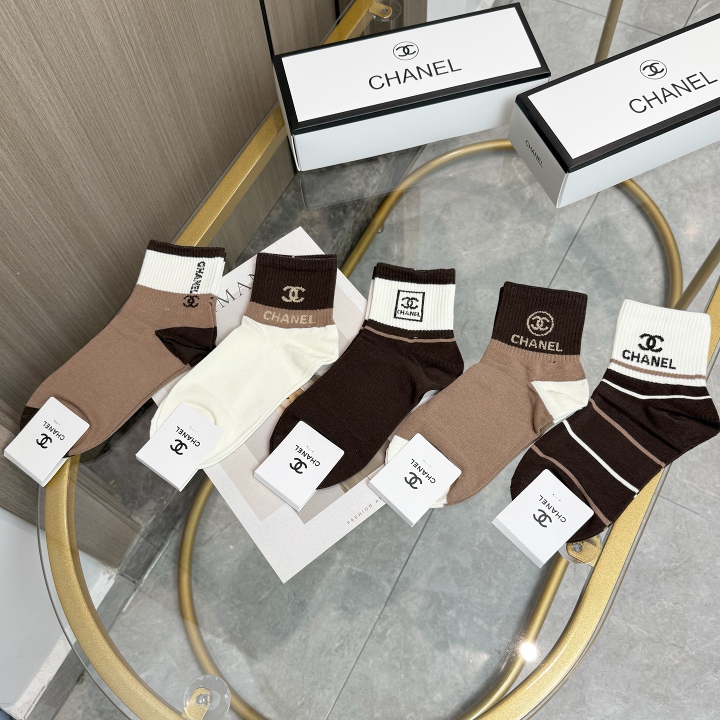 配包装【一盒五双】🌟Chanel 香奈儿 爆款卡中筒袜🌟高版本 ～好看到爆炸 欧美大牌中筒袜🔥🌟潮人必不
