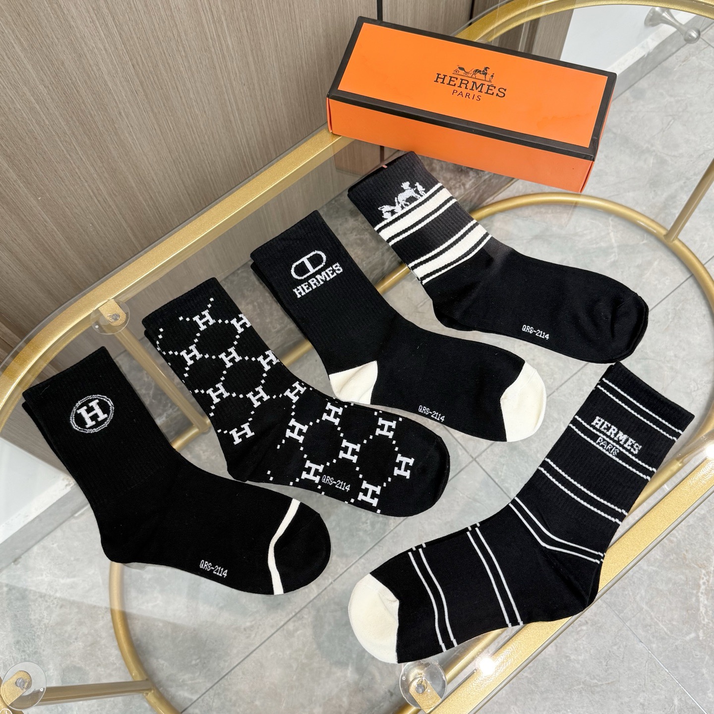 配包装 【一盒五双】HERMER · 爱马仕经典中筒袜子❗️纯棉面料，专柜同步上新，袜身提花H品牌字母全