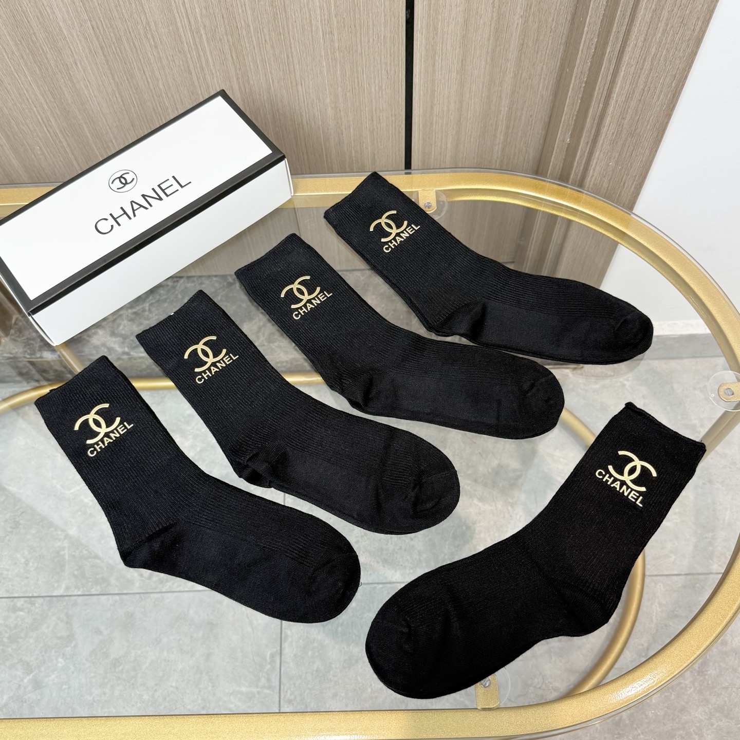 配包装【一盒五双】CHANEL 香奈儿高版本 ～好看到爆炸 CHANEL 袜子🔥双针烫印羊绒中筒袜，超软