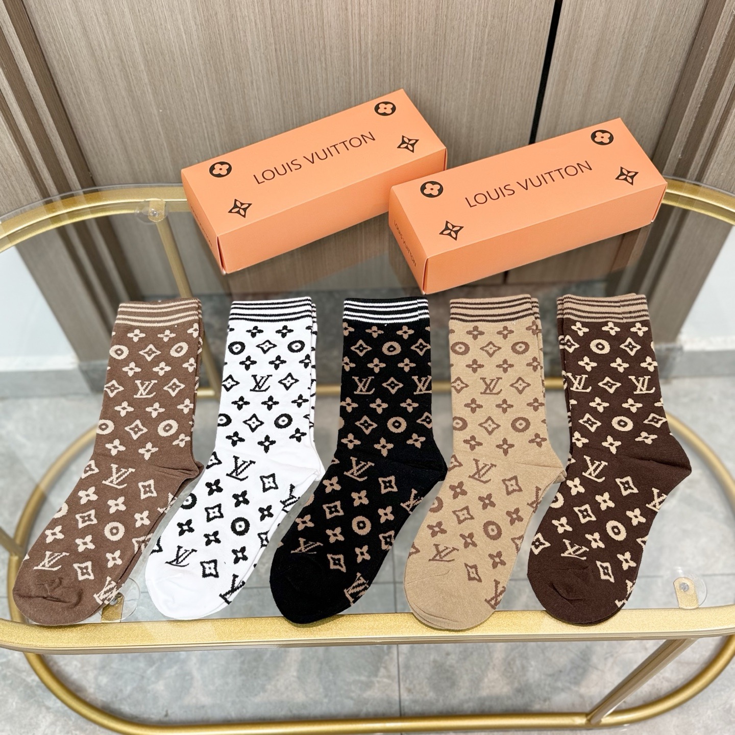 配包装【一盒五双】🌟LV 路易威登 爆款 长筒袜🌟高版本 ～好看到爆炸 欧美大牌长筒袜🔥🌟潮人必不能少的