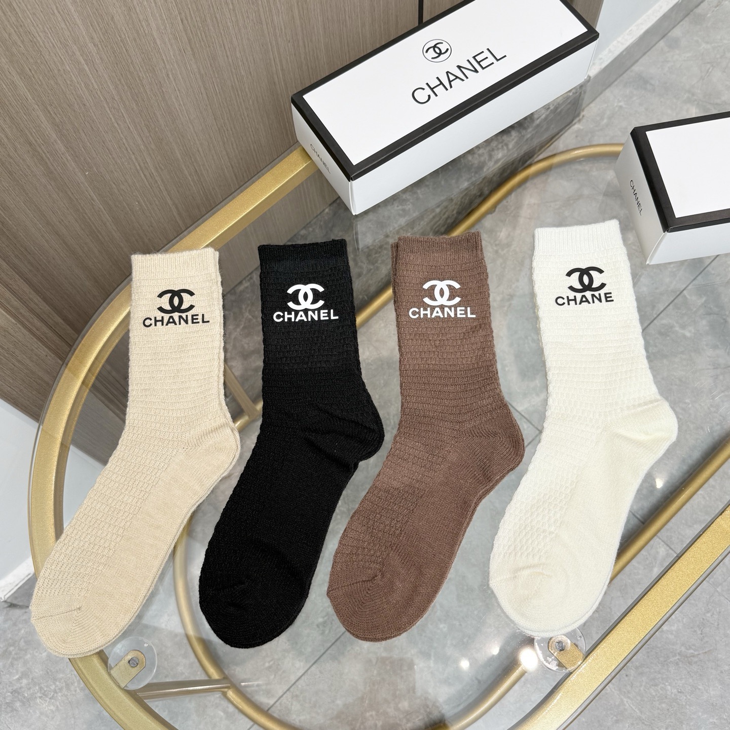 配包装【一盒四双】CHANEL 香奈儿高版本 ～好看到爆炸 CHANEL 袜子🔥粗针羊绒烫印中筒袜，超精