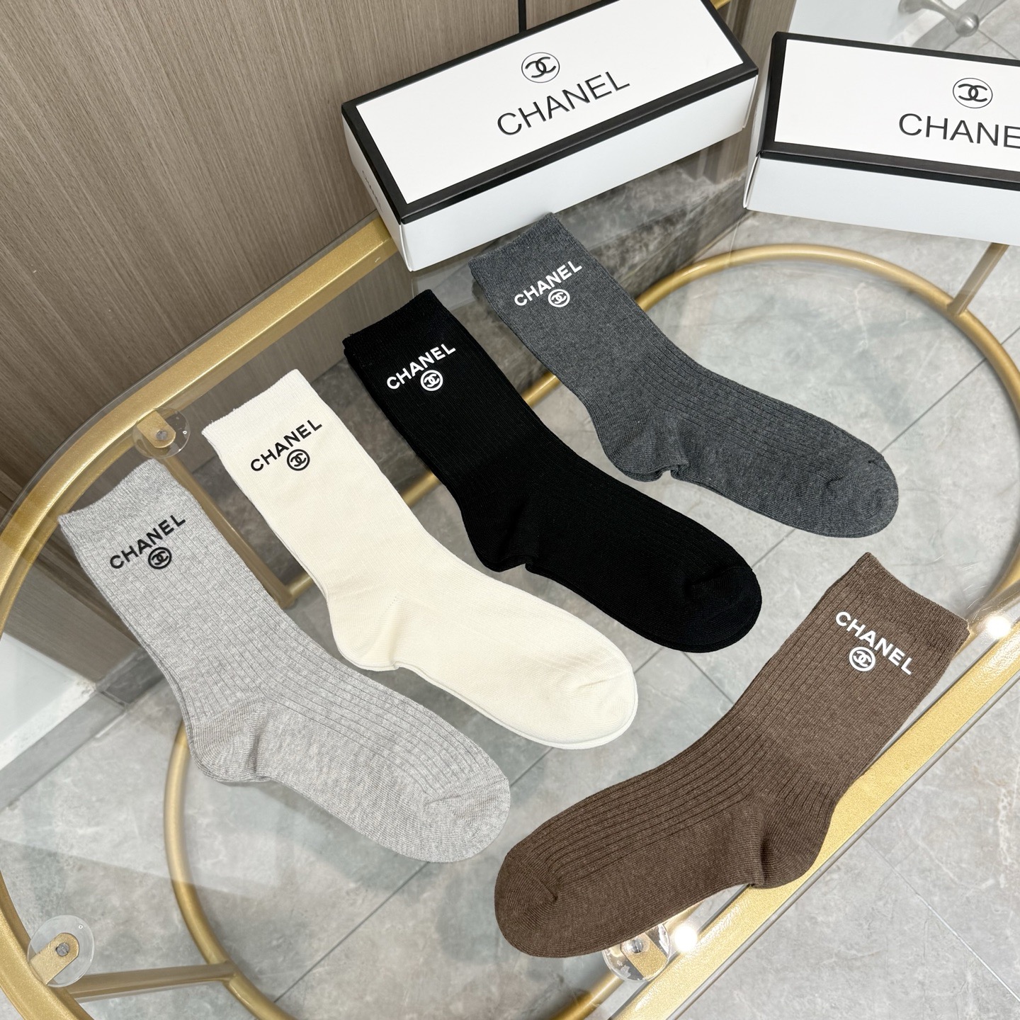 【一盒五双】CHANEL香奈儿高版本 ～好看到爆炸小香 袜子🔥高筒袜，超软糯🔥🔥潮人必不能少的CHANE