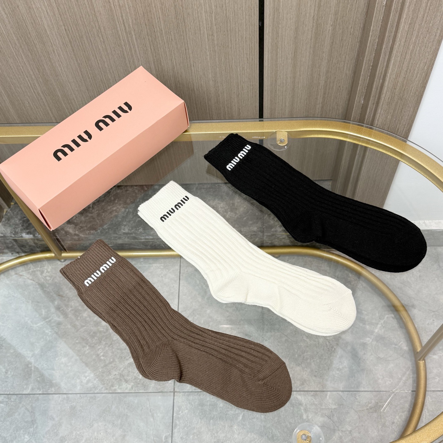 配包装【一盒三双】miumiu · 缪缪❗️高品质🔥超级爆款网红袜子❗️miu家官网同步饰品字母中筒袜，