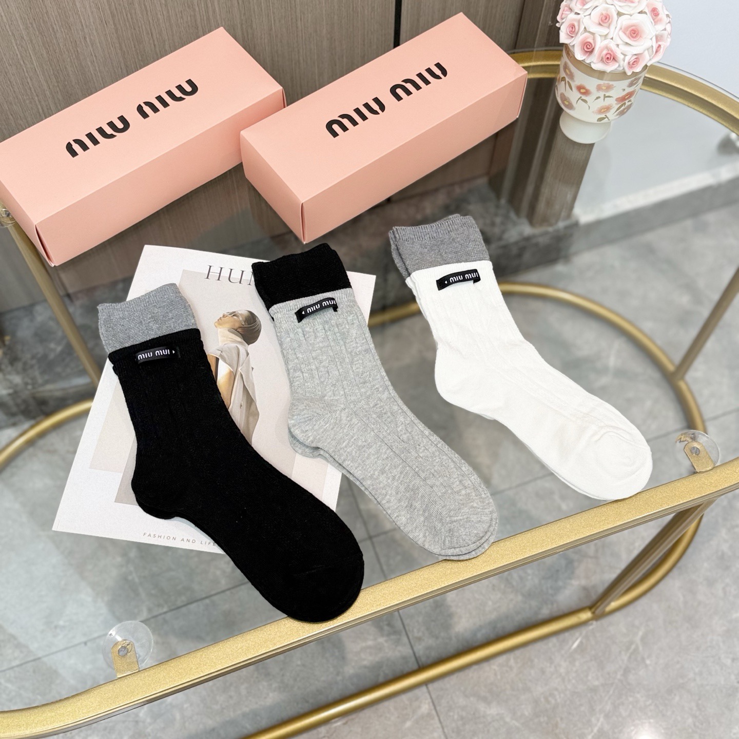 配包装【一盒三双】miumiu · 缪缪❗️高品质🔥超级爆款网红袜子❗️miu家官网同步饰品字母中筒袜，