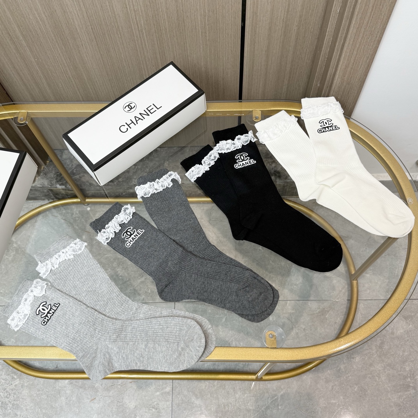 配包装【一盒四双】CHANEL 香奈儿高版本 ～好看到爆炸 CHANEL 袜子🔥烫印中筒袜，超精致🔥🔥潮