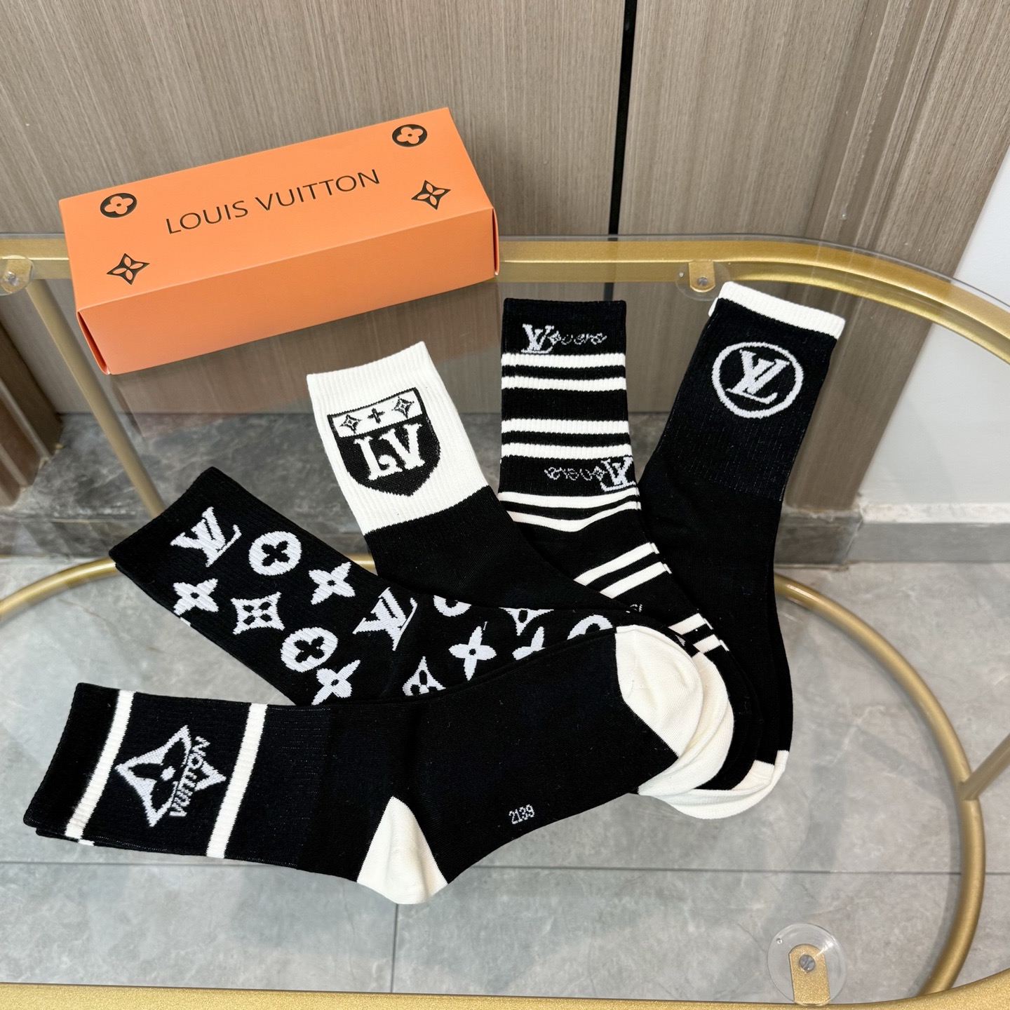 配包装【一盒五双】🌟LV 路易威登 爆款 长筒袜🌟高版本 ～好看到爆炸 欧美大牌长筒袜🔥🌟潮人必不能少的