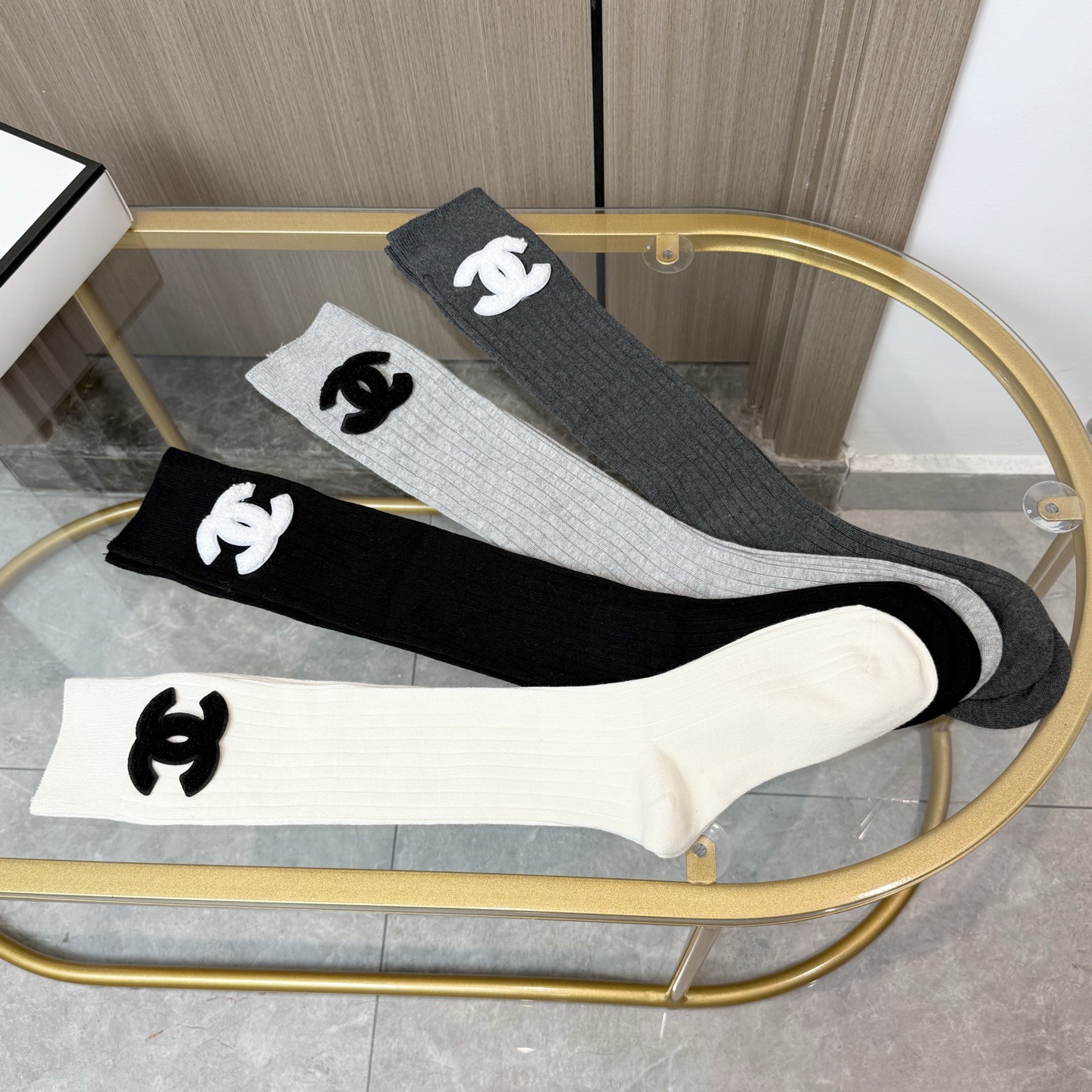 配包装【一盒四双】CHANEL · 香奈儿❗️超级爆款网红袜子❗️CHANEL官网同步字母小腿袜，ins