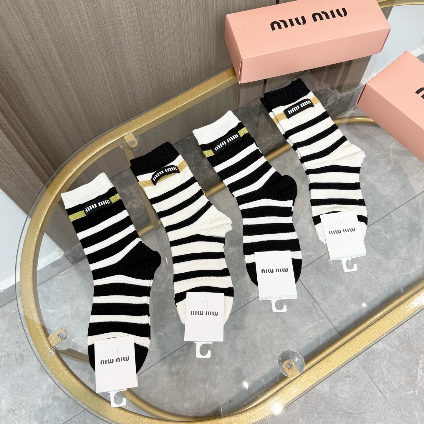 配包装【一盒四双】miumiu · 缪缪❗️高品质🔥超级爆款网红袜子❗️miu家官网同步饰品字母中筒袜，