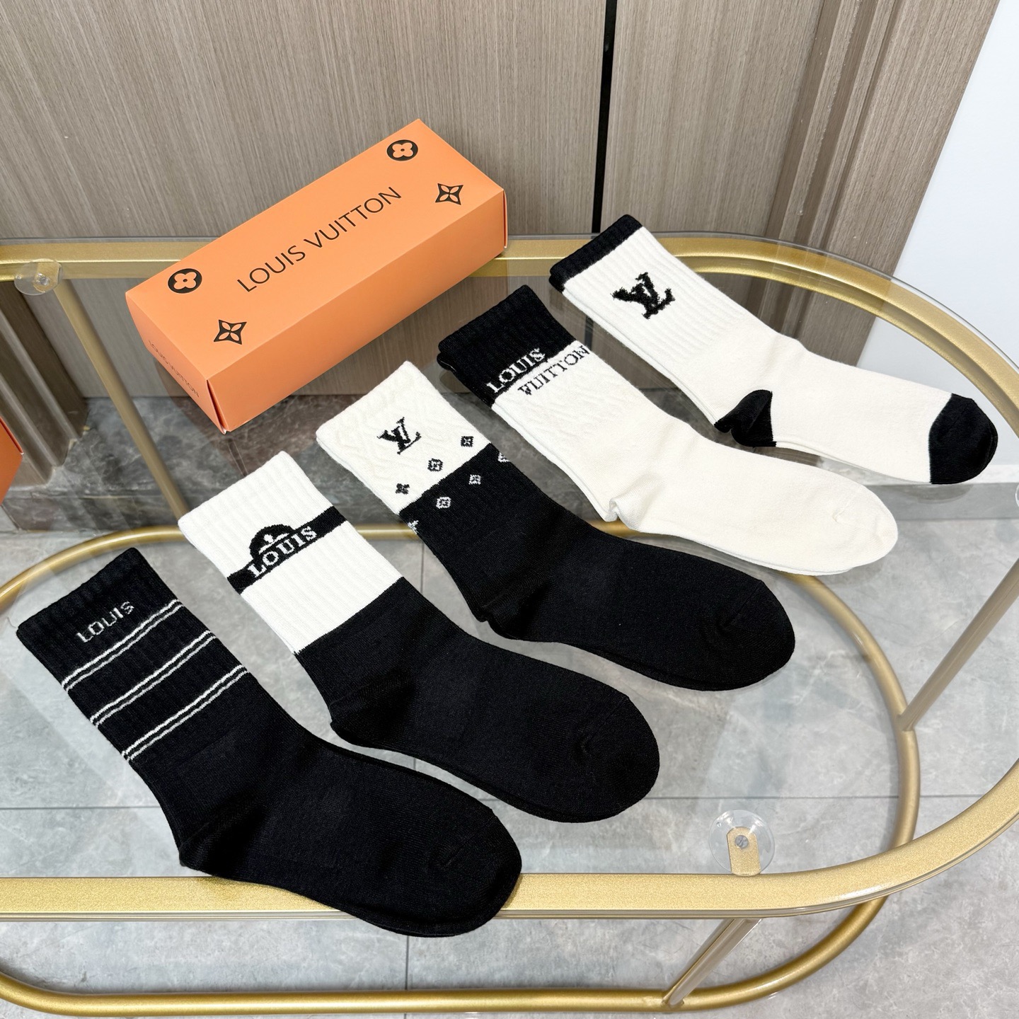 配包装【一盒五双】LV 路易威登 高版本 ～好看到爆炸 LV 袜子🔥羊绒袜，超软糯🔥🔥潮人必不能少的 L