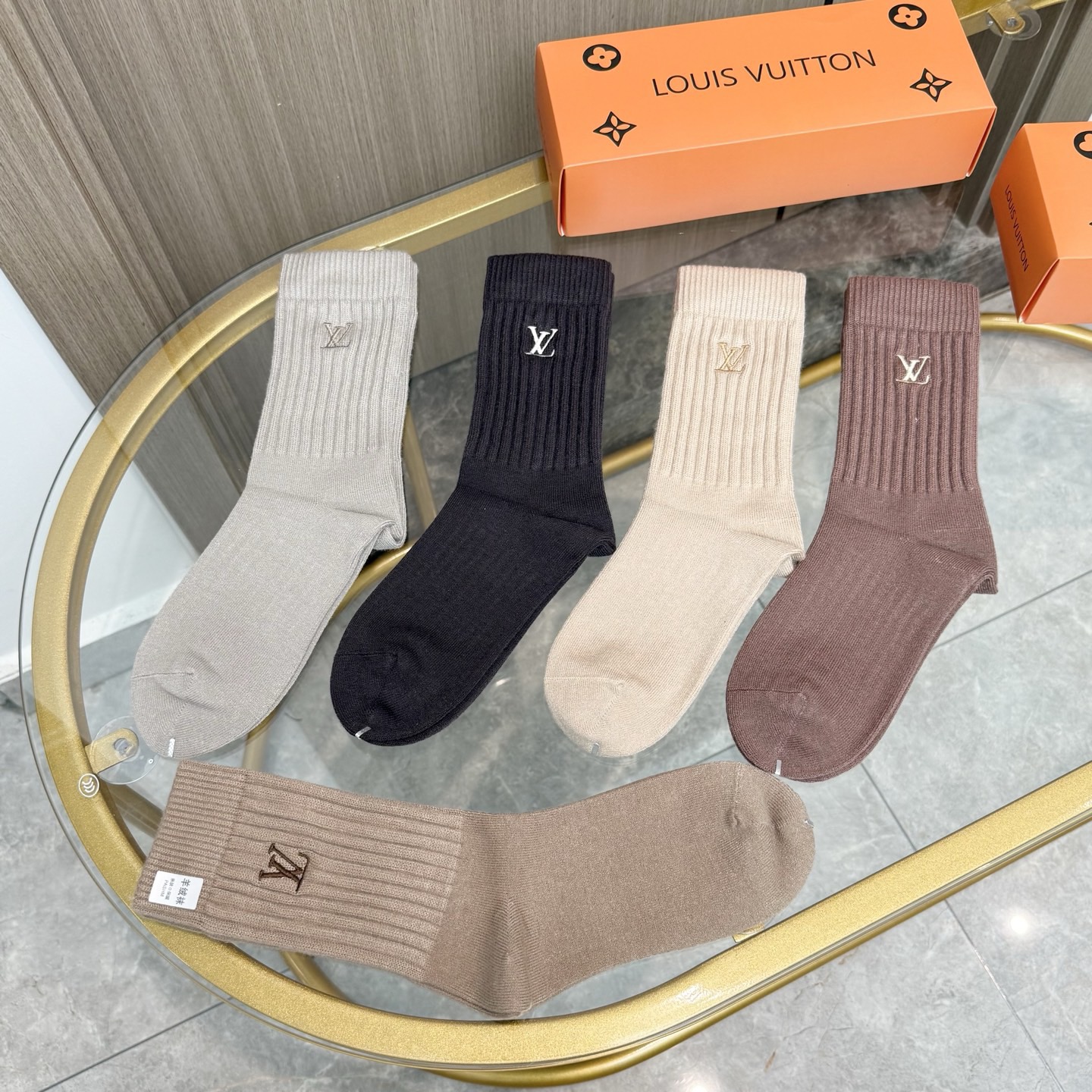 配包装【一盒五双】LV 路易威登 高版本 ～好看到爆炸 LV 袜子🔥羊绒袜，超软糯🔥🔥潮人必不能少的 L