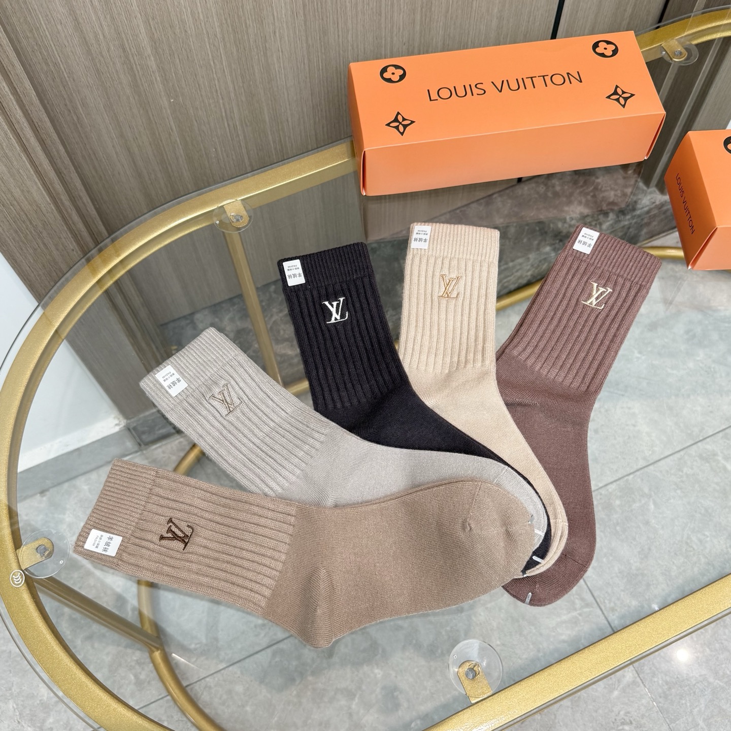配包装【一盒五双】LV 路易威登 高版本 ～好看到爆炸 LV 袜子🔥羊绒袜，超软糯🔥🔥潮人必不能少的 L