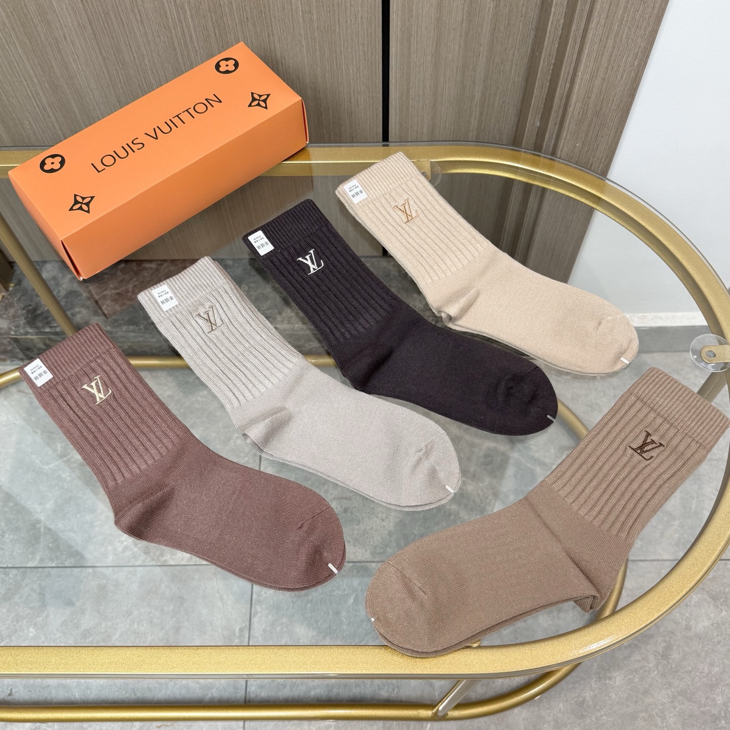 配包装【一盒五双】LV 路易威登 高版本 ～好看到爆炸 LV 袜子🔥羊绒袜，超软糯🔥🔥潮人必不能少的 L