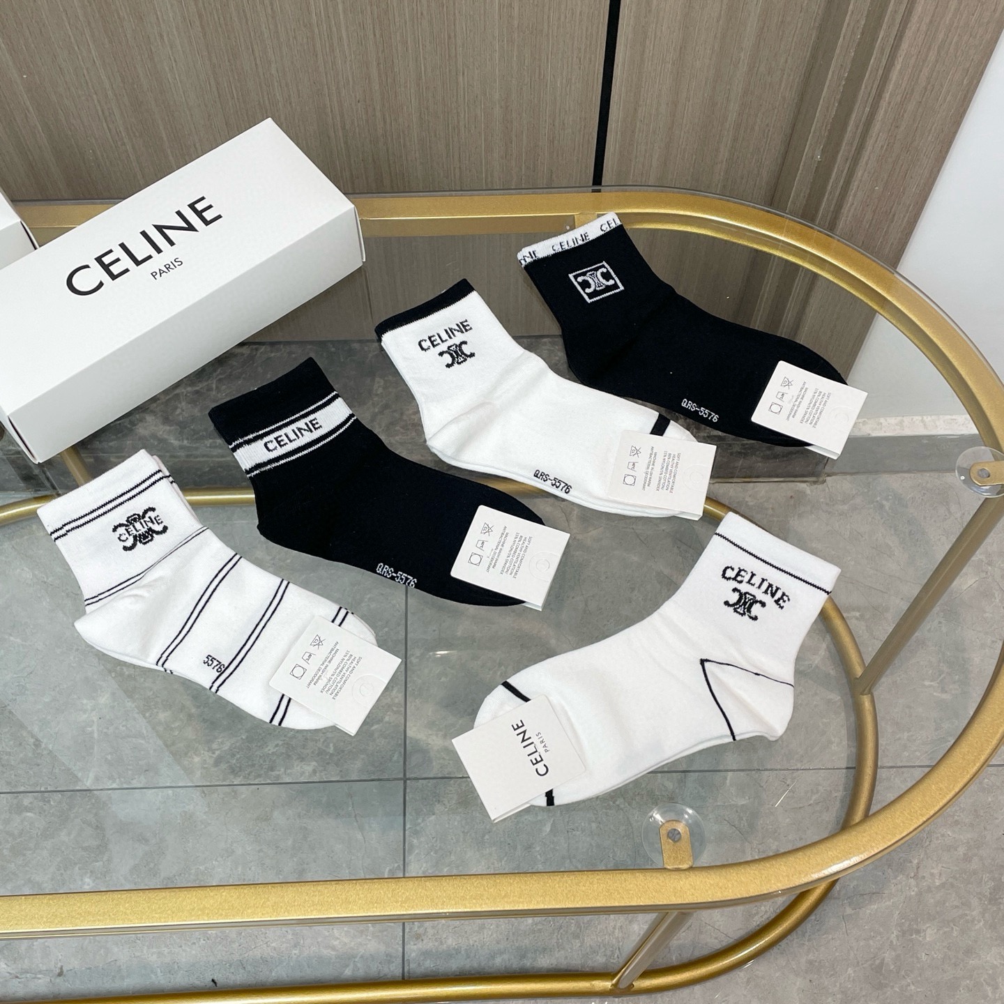 配包装【一盒五双】🌟Celine赛琳 爆款中筒袜🌟高版本 ～好看到爆炸 欧美大牌中筒袜🔥🌟潮人必不能少的