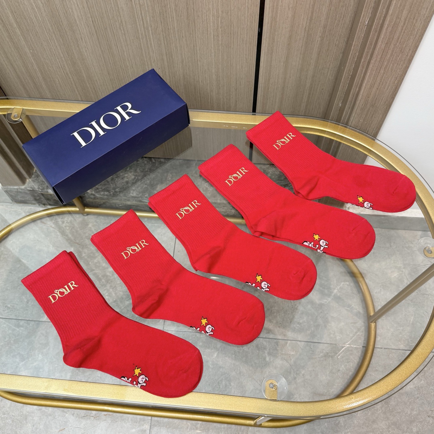 配包装【一盒五双】✨DIOR迪奥 🔥红红火火过年袜 💓官网同款字母烫金中长款袜子！罗口刺绣品牌简称字母i