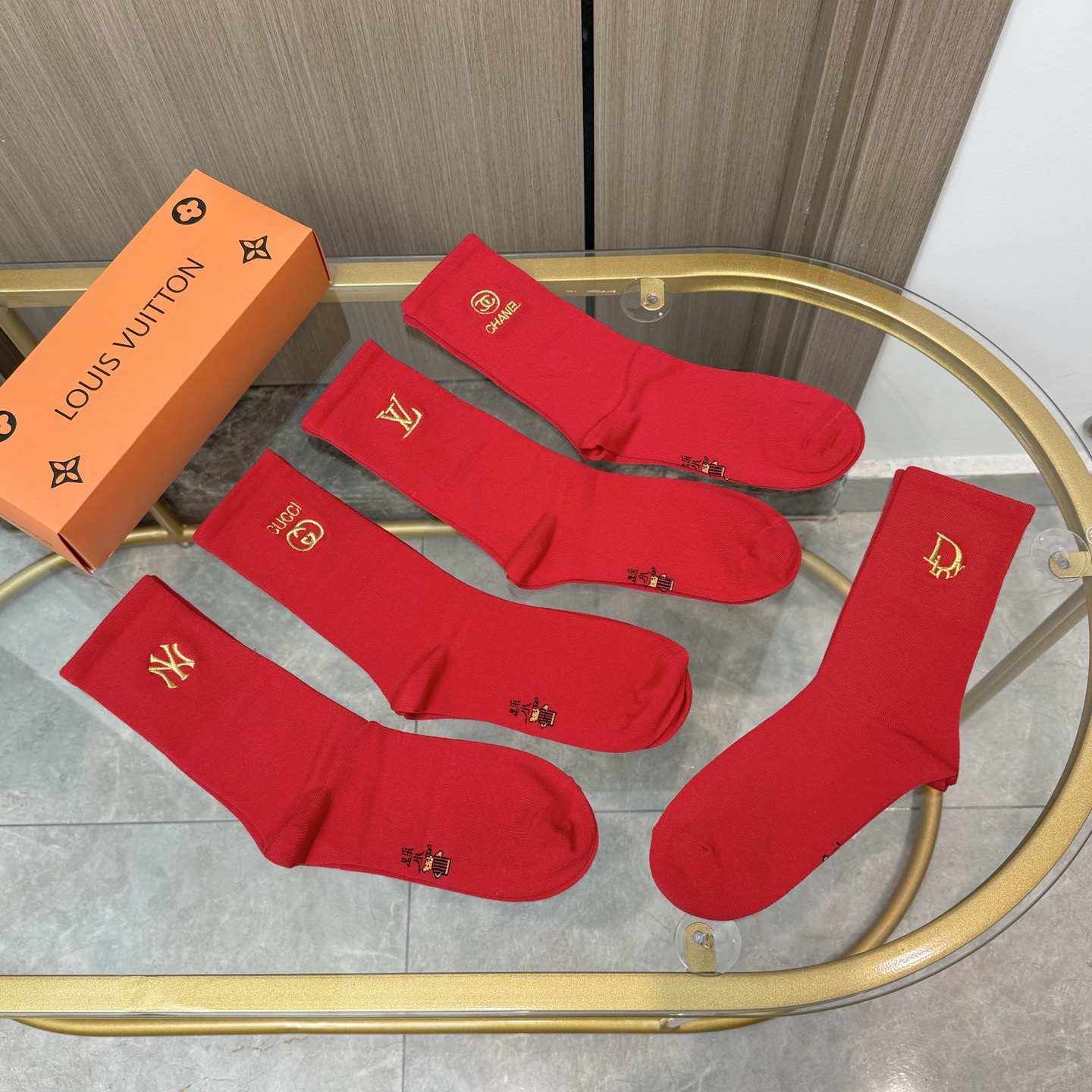 配包装【一盒五双】✨欧美大牌🔥红红火火过年袜 💓官网同款字母刺绣中长款袜子！罗口刺绣品牌简称字母ins装