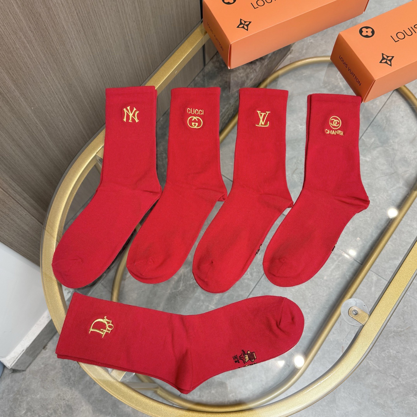 配包装【一盒五双】✨欧美大牌🔥红红火火过年袜 💓官网同款字母刺绣中长款袜子！罗口刺绣品牌简称字母ins装
