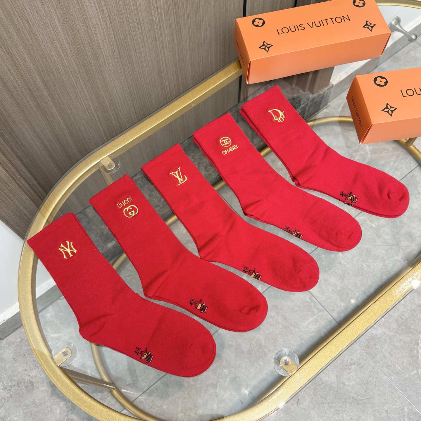 配包装【一盒五双】✨欧美大牌🔥红红火火过年袜 💓官网同款字母刺绣中长款袜子！罗口刺绣品牌简称字母ins装