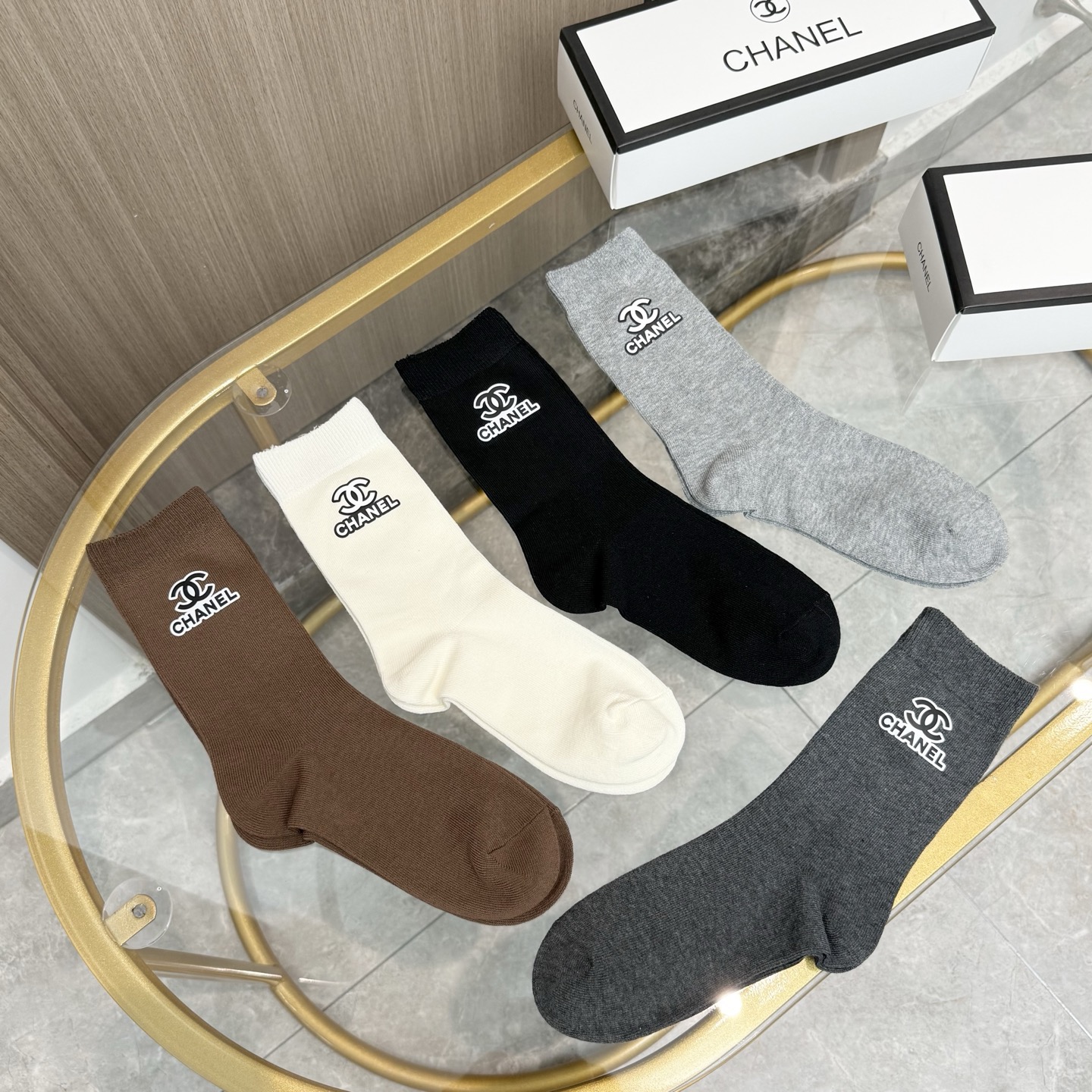 【一盒五双】CHANEL香奈儿高版本 ～好看到爆炸小香 袜子🔥高筒袜，超软糯🔥🔥潮人必不能少的CHANE
