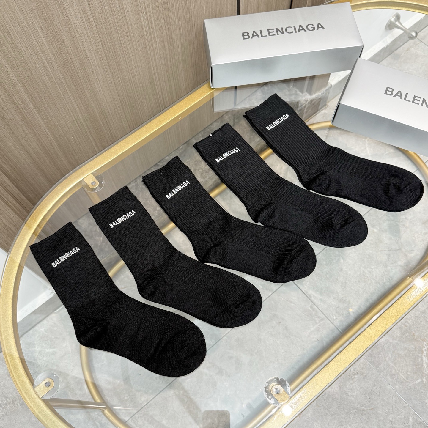 配包装【一盒五双】巴黎世家 高版本 ～好看到爆炸 袜子🔥双针烫印羊绒中筒袜，超软糯🔥🔥潮人必不能少的 专