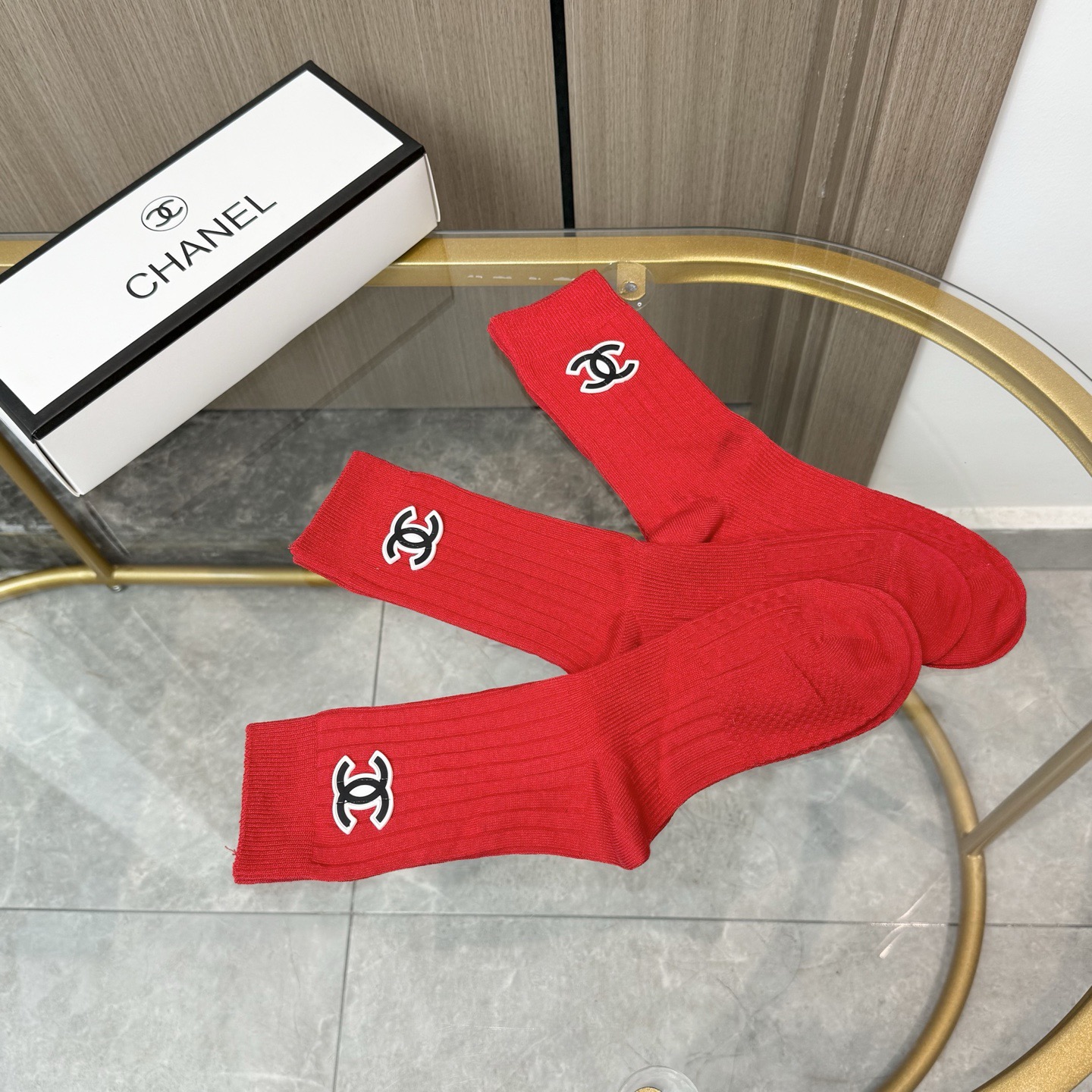 配包装【一盒三双】✨CHANEL香奈儿🔥红红火火过年袜 💓官网同款字母饰品中长款袜子！罗口饰品品牌简称字