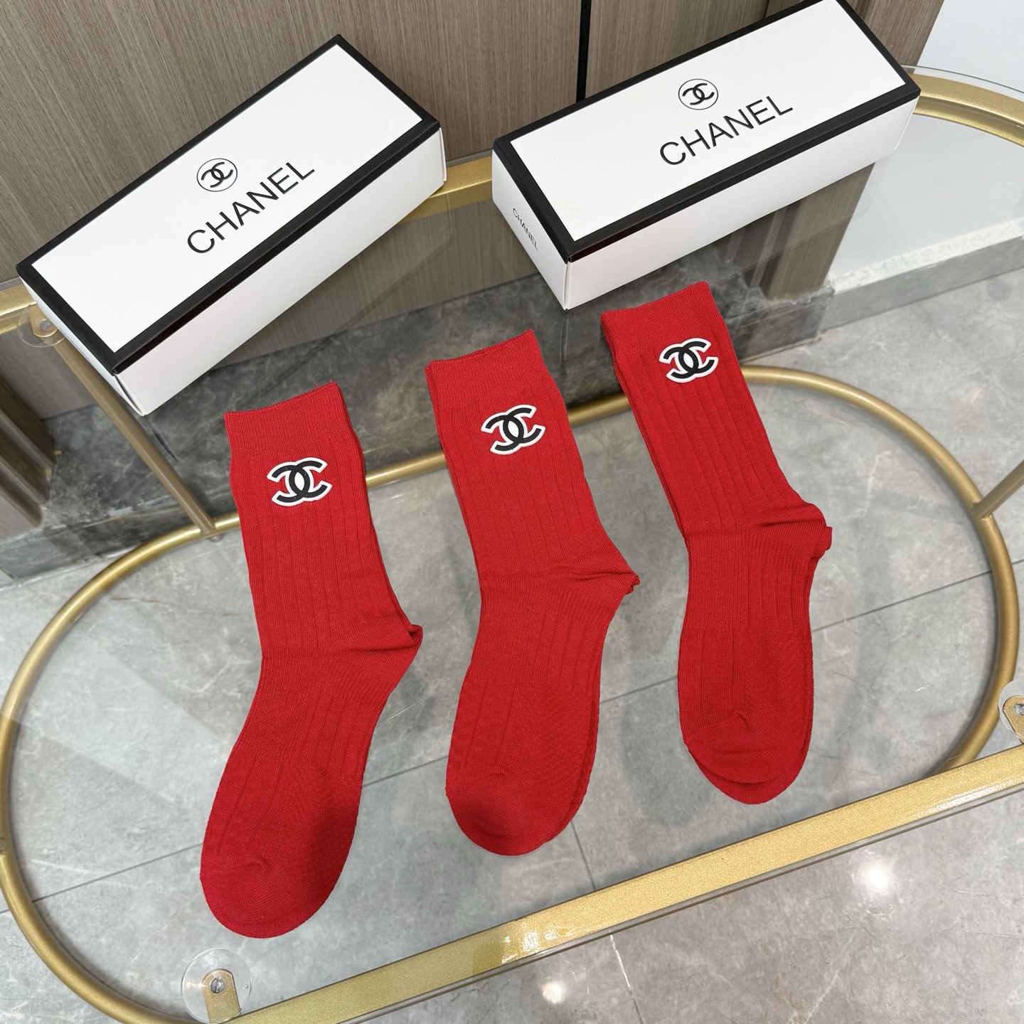 配包装【一盒三双】✨CHANEL香奈儿🔥红红火火过年袜 💓官网同款字母饰品中长款袜子！罗口饰品品牌简称字