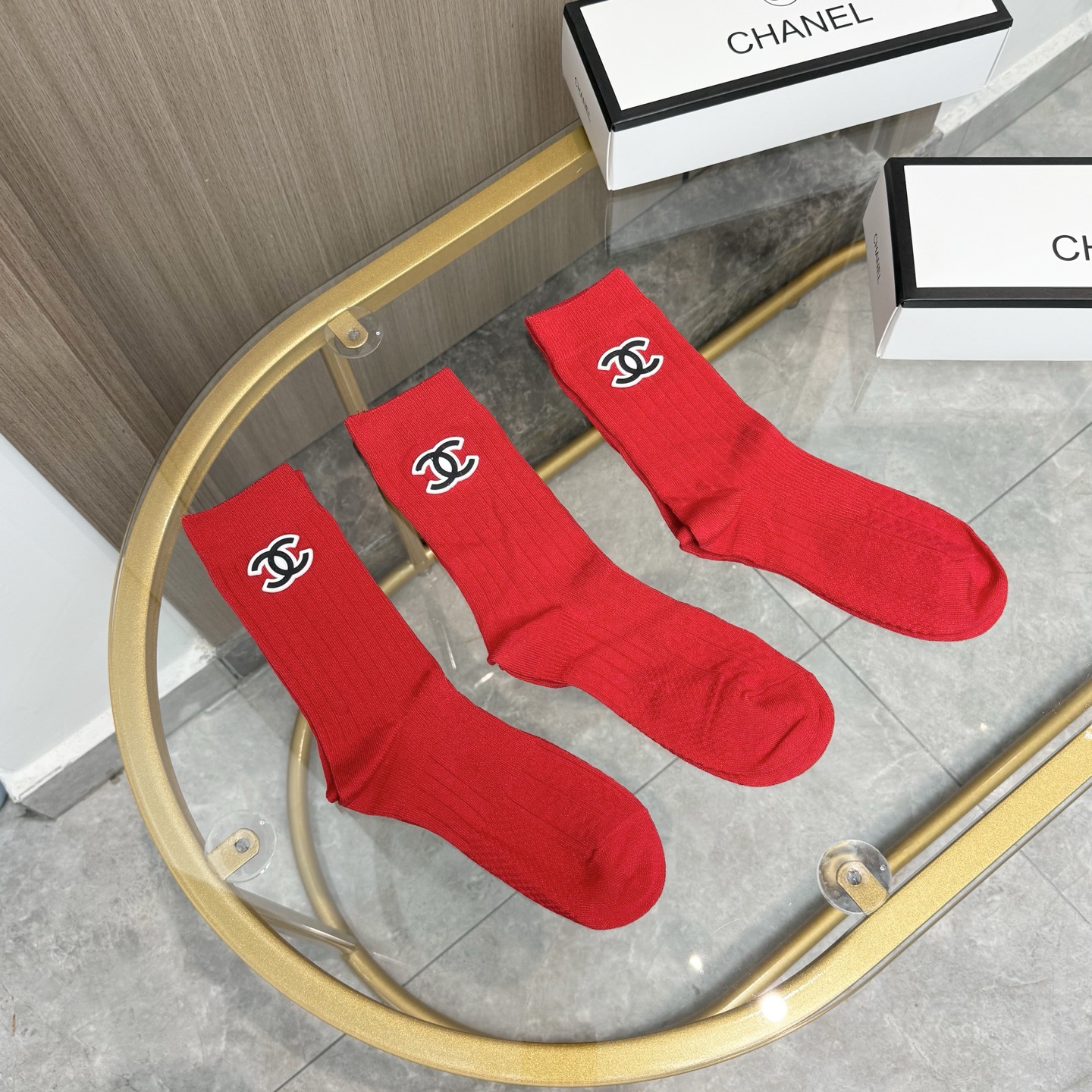 配包装【一盒三双】✨CHANEL香奈儿🔥红红火火过年袜 💓官网同款字母饰品中长款袜子！罗口饰品品牌简称字