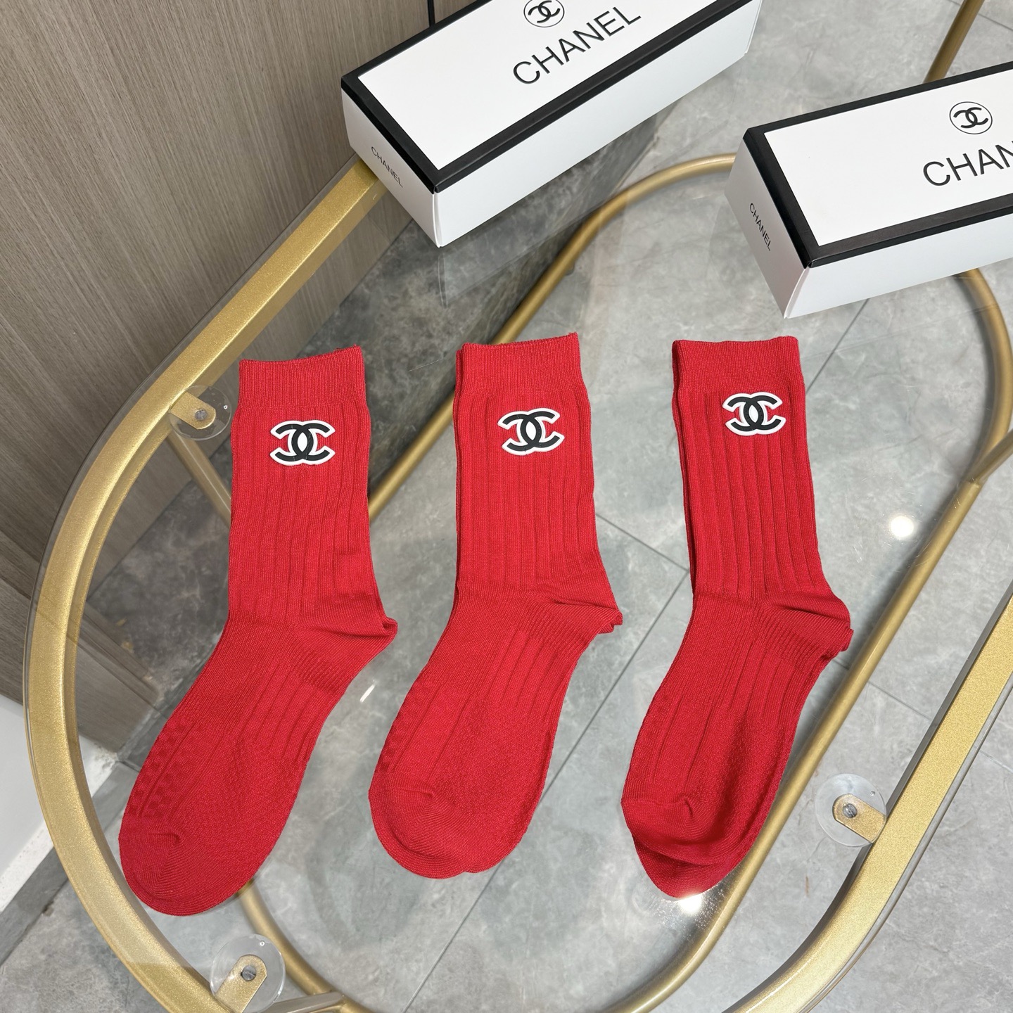 配包装【一盒三双】✨CHANEL香奈儿🔥红红火火过年袜 💓官网同款字母饰品中长款袜子！罗口饰品品牌简称字