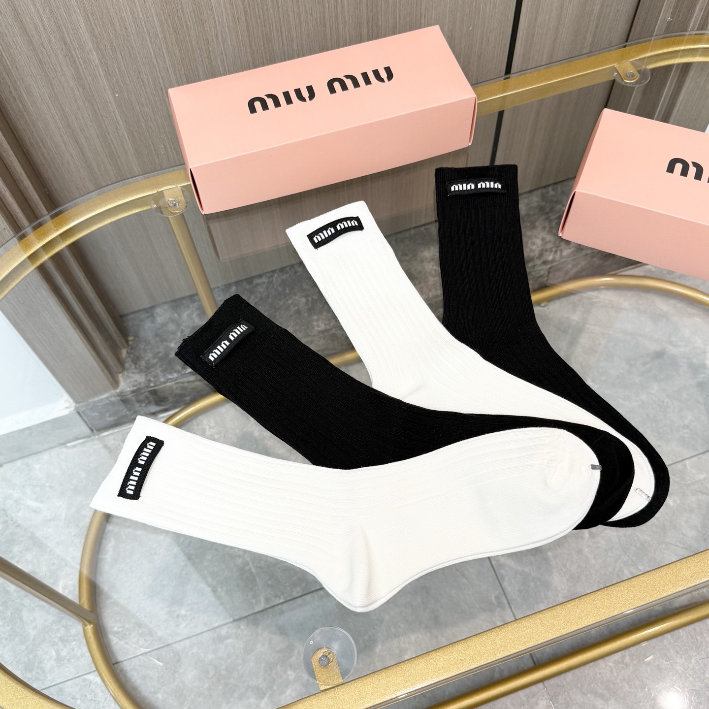 配包装【一盒四双】miumiu · 缪缪❗️高品质🔥超级爆款网红袜子❗️miu家官网同步饰品字母中筒袜，