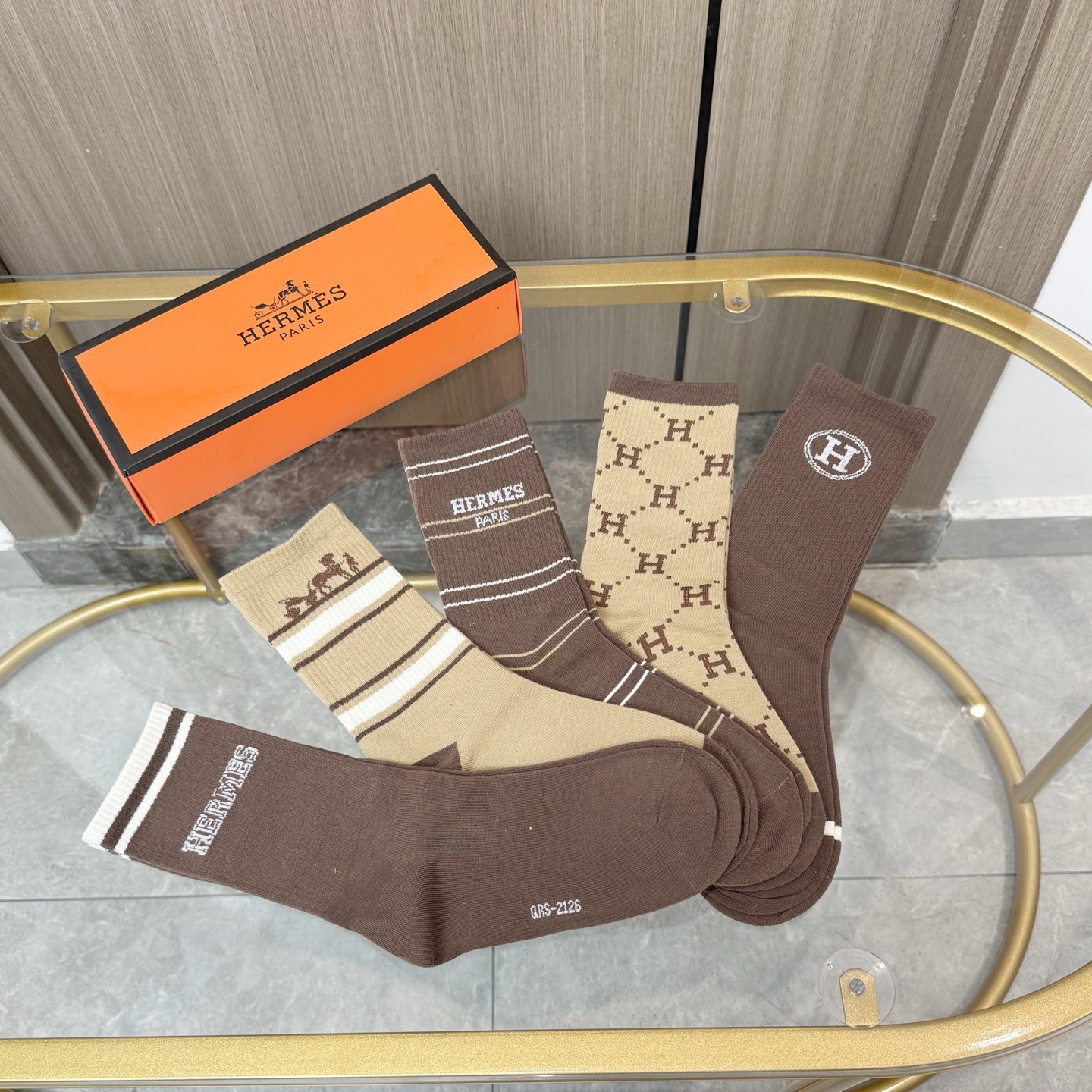 配包装 【一盒五双】HERMER · 爱马仕经典中筒袜子❗️纯棉面料，专柜同步上新，袜身提花H品牌字母全