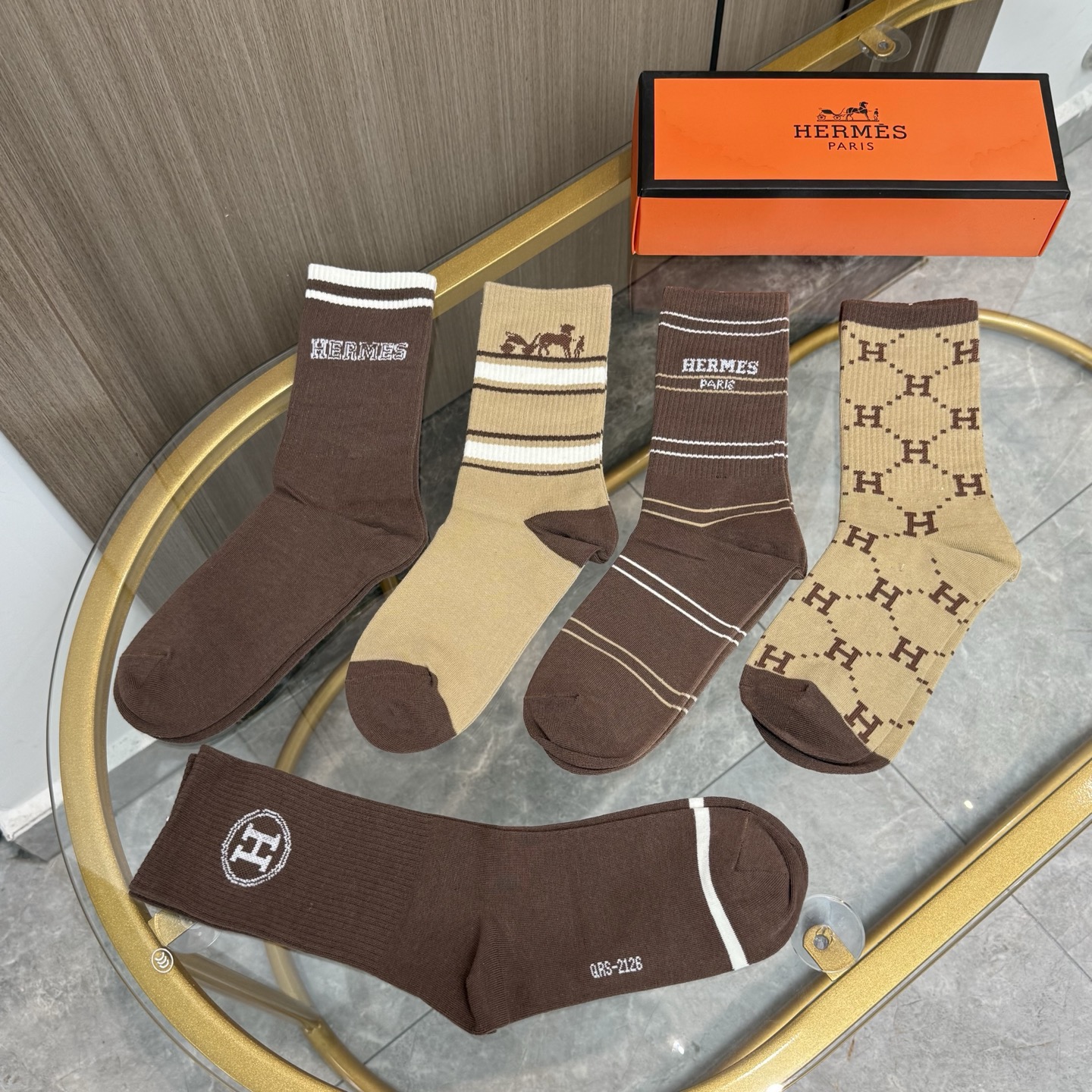配包装 【一盒五双】HERMER · 爱马仕经典中筒袜子❗️纯棉面料，专柜同步上新，袜身提花H品牌字母全