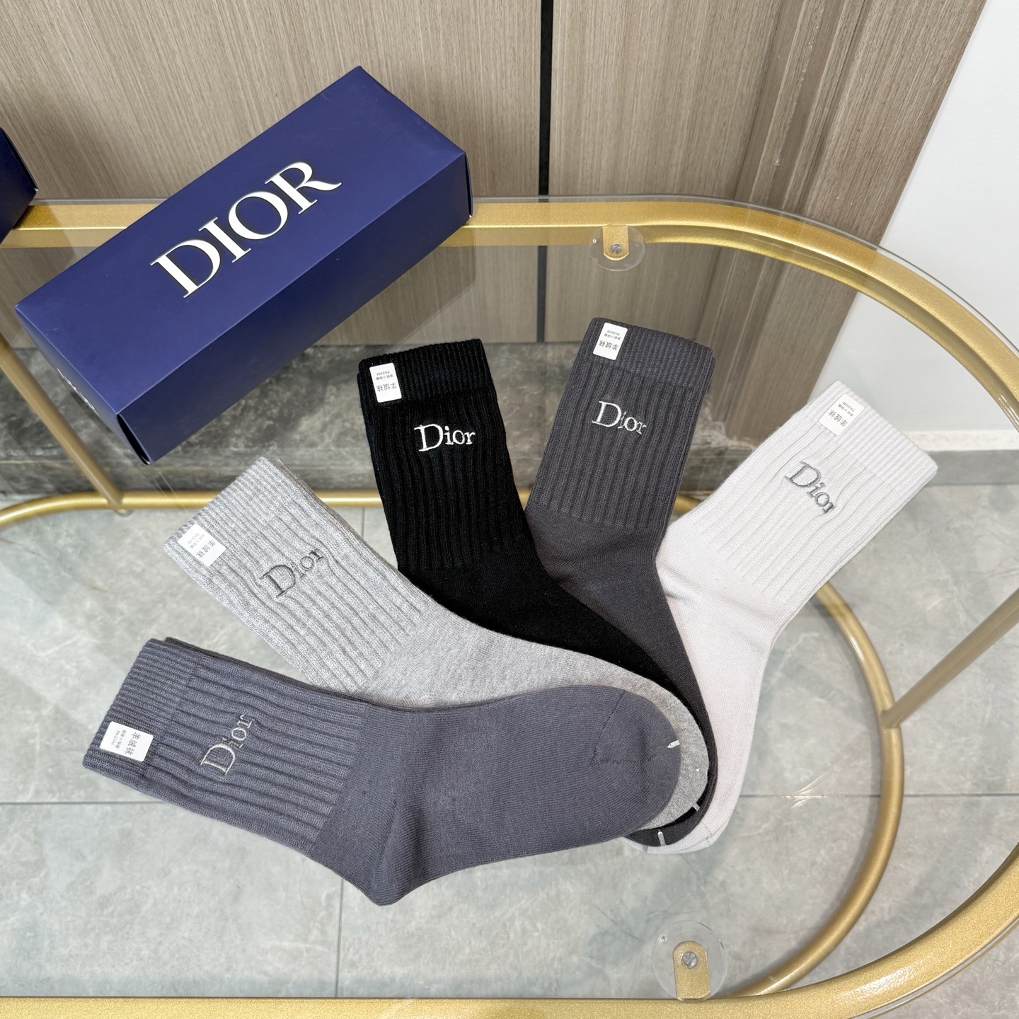 配包装【一盒五双】DIOR 迪奥高版本 ～好看到爆炸 Dior 袜子🔥刺绣羊绒袜，超软糯🔥🔥潮人必不能少
