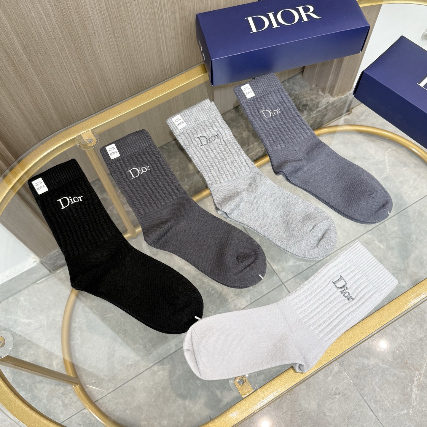 配包装【一盒五双】DIOR 迪奥高版本 ～好看到爆炸 Dior 袜子🔥刺绣羊绒袜，超软糯🔥🔥潮人必不能少