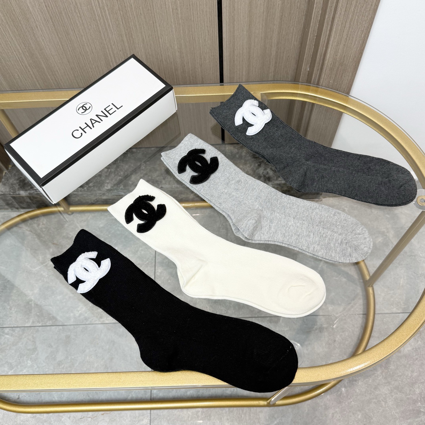 配包装【一盒四双】🌟CHANEL香奈儿 爆款中筒袜🌟高版本 ～好看到爆炸 欧美大牌中筒袜🔥🌟潮人必不能少