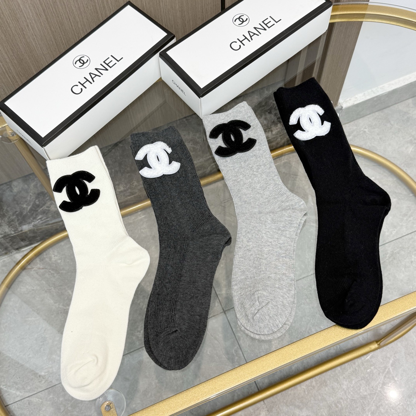 配包装【一盒四双】🌟CHANEL香奈儿 爆款中筒袜🌟高版本 ～好看到爆炸 欧美大牌中筒袜🔥🌟潮人必不能少
