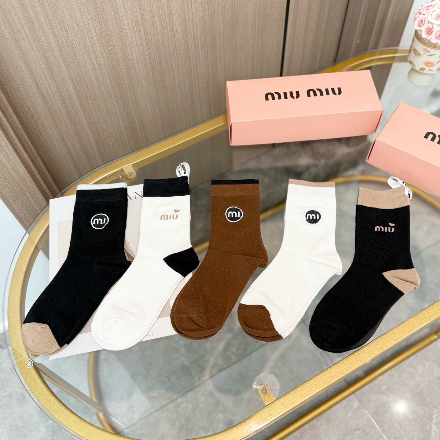 配包装【一盒四双】miumiu · 缪缪❗️高品质🔥超级爆款网红袜子❗️miu家官网同步饰品字母中筒袜，