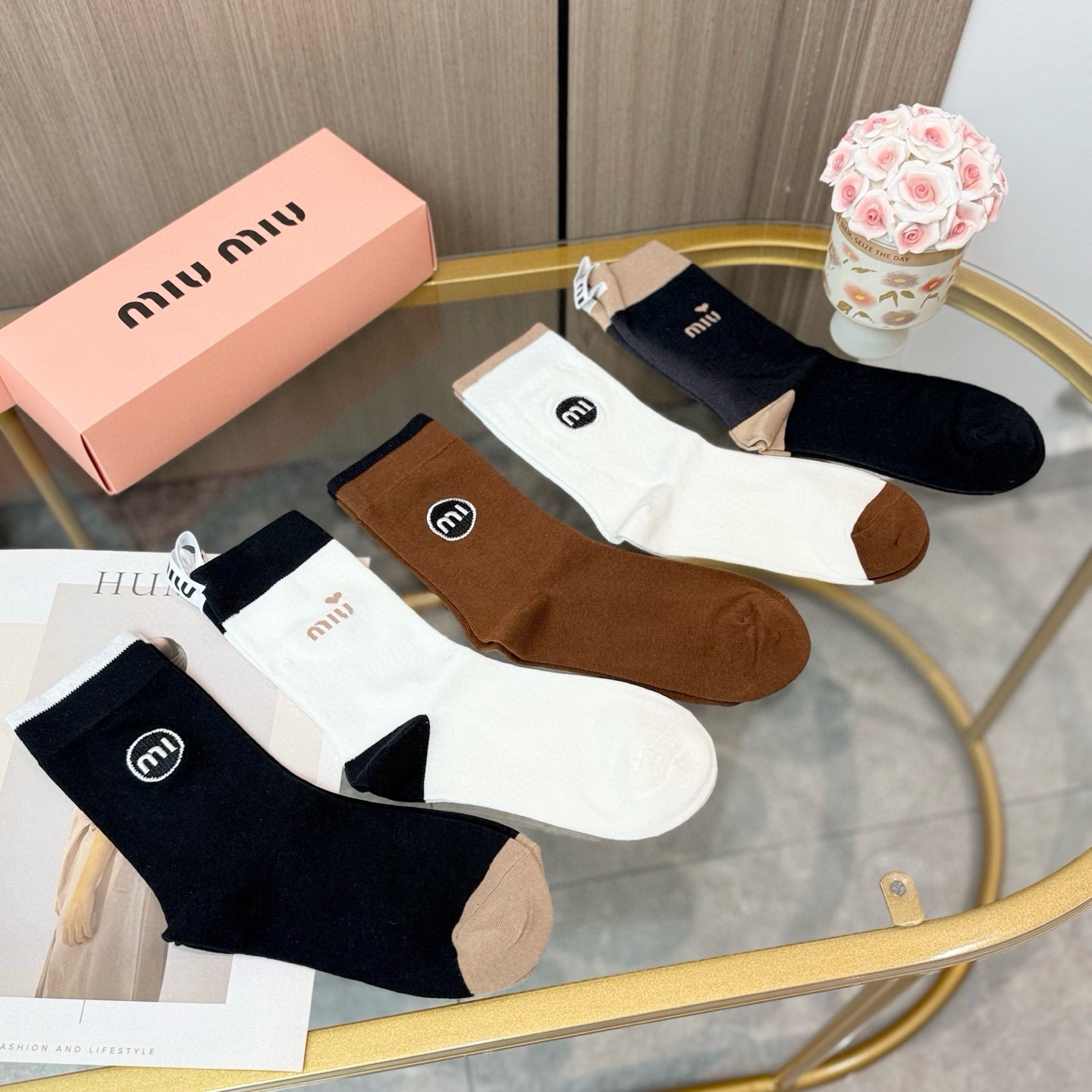 配包装【一盒四双】miumiu · 缪缪❗️高品质🔥超级爆款网红袜子❗️miu家官网同步饰品字母中筒袜，