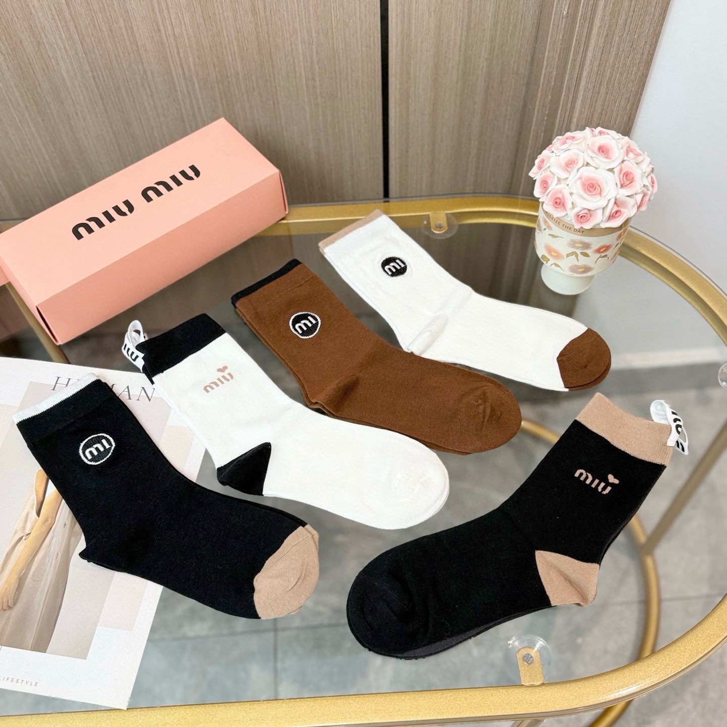 配包装【一盒四双】miumiu · 缪缪❗️高品质🔥超级爆款网红袜子❗️miu家官网同步饰品字母中筒袜，