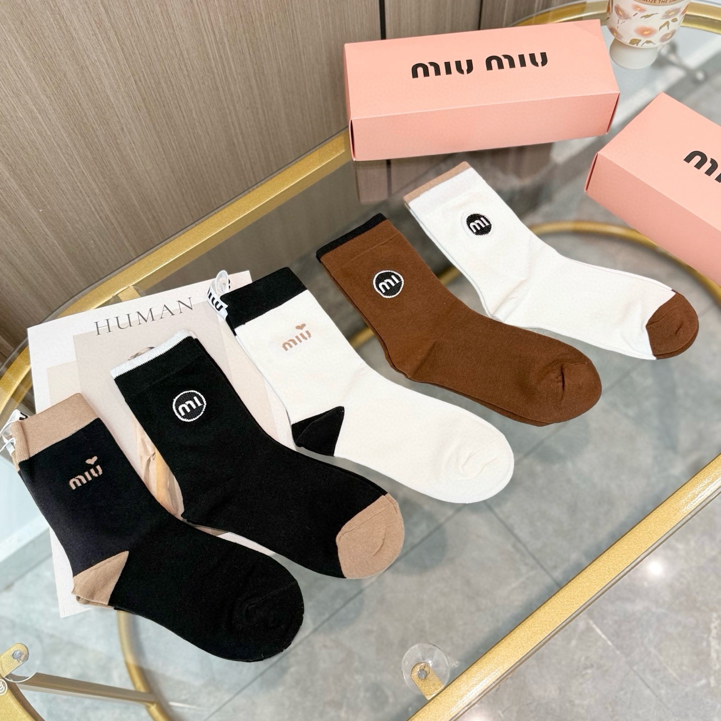 配包装【一盒四双】miumiu · 缪缪❗️高品质🔥超级爆款网红袜子❗️miu家官网同步饰品字母中筒袜，