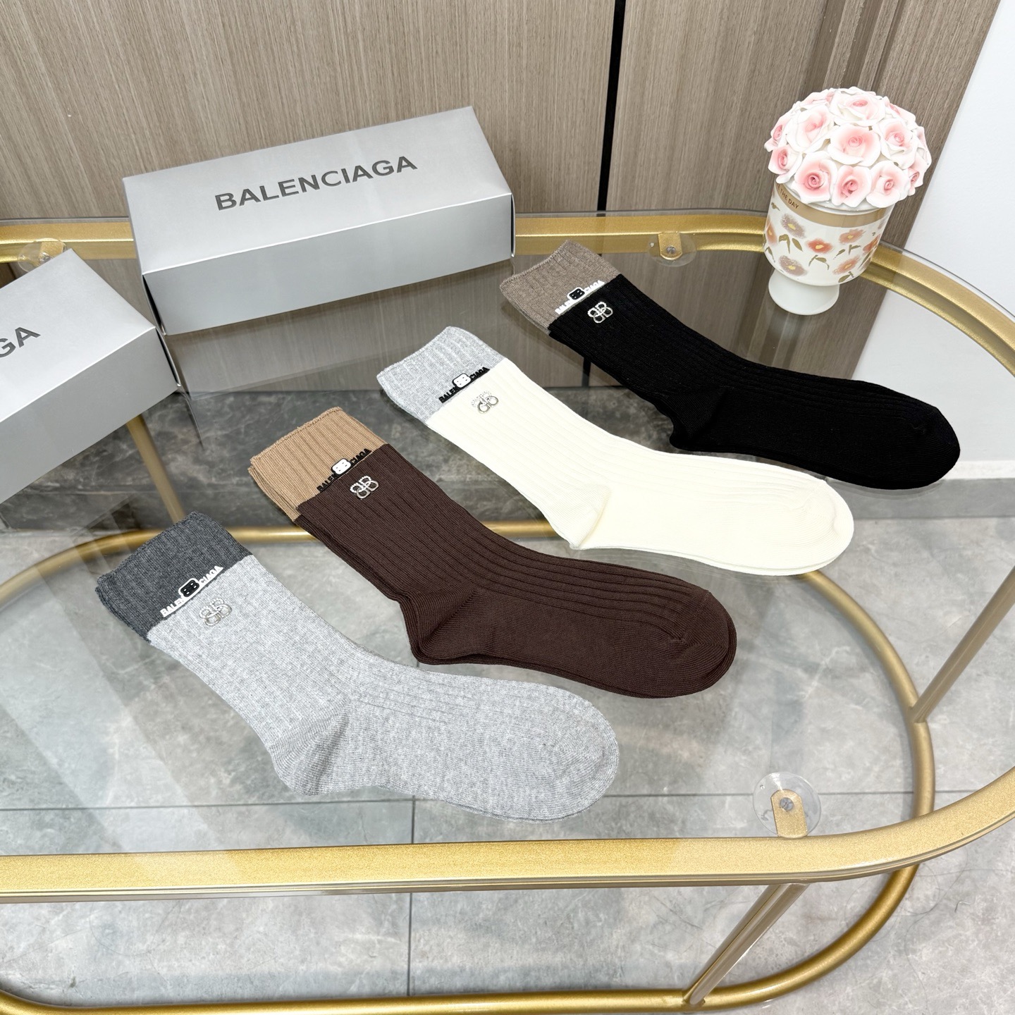 配包装【一盒四双】BALENCIAGA · 巴黎世家 ❗️超级爆款网红袜子 巴黎家官网同步硅胶字母小腿袜
