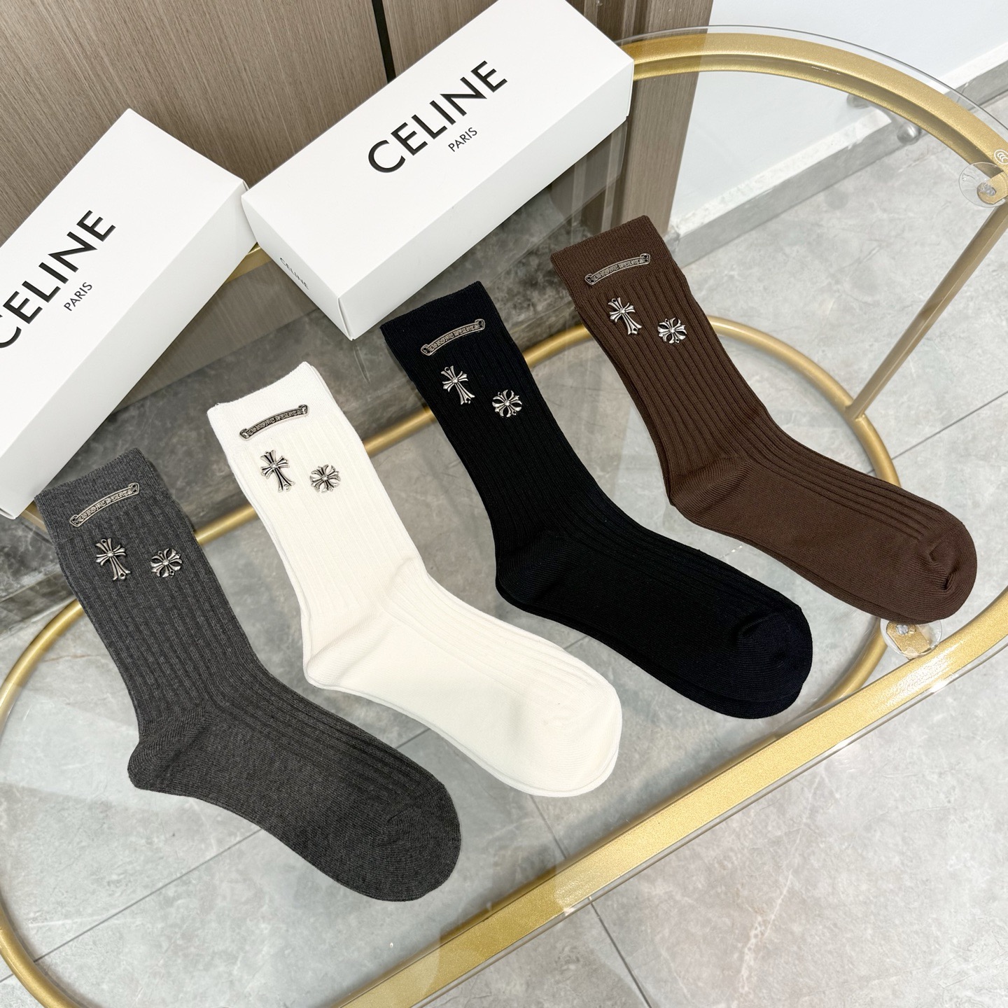 NO:640406,Comes with packaging [four pairs in a box] Croix Heart’s popular high-socks high version ~ It’s so good to see the explosion. European and American big-name high-socks are indispensable for fashionistas. They are high-quality socks that can be purchased at counters. They are super stylish when paired with them. They are so fashionable~~ Recommended, recommended, recommended~~ A must-have fashionable item!  !  socks, stockings, socks, chrome hearts, socks19860909配包装【一盒四双】克罗心 爆款高筒袜高版本 ～好看到爆炸 欧美大牌高筒袜潮人必不能少的专柜代购品质 袜子 ,搭配起来超高逼格 时髦度爆表啊啊啊啊～～推荐推荐推荐～～必入时髦小单品！！袜子,丝袜,袜子,chrome hearts,socks,accessory