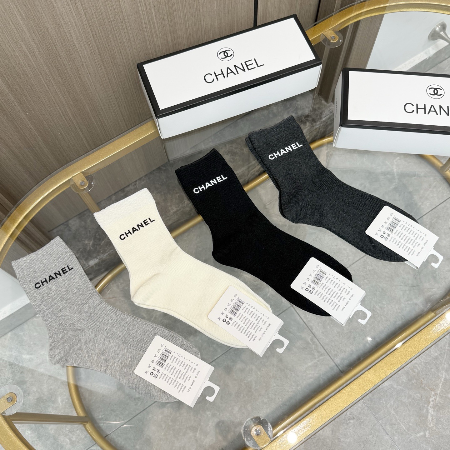 配包装【一盒四双】CHANEL 香奈儿高版本 ～好看到爆炸 CHANEL 袜子🔥双针烫印中筒袜，超精致🔥