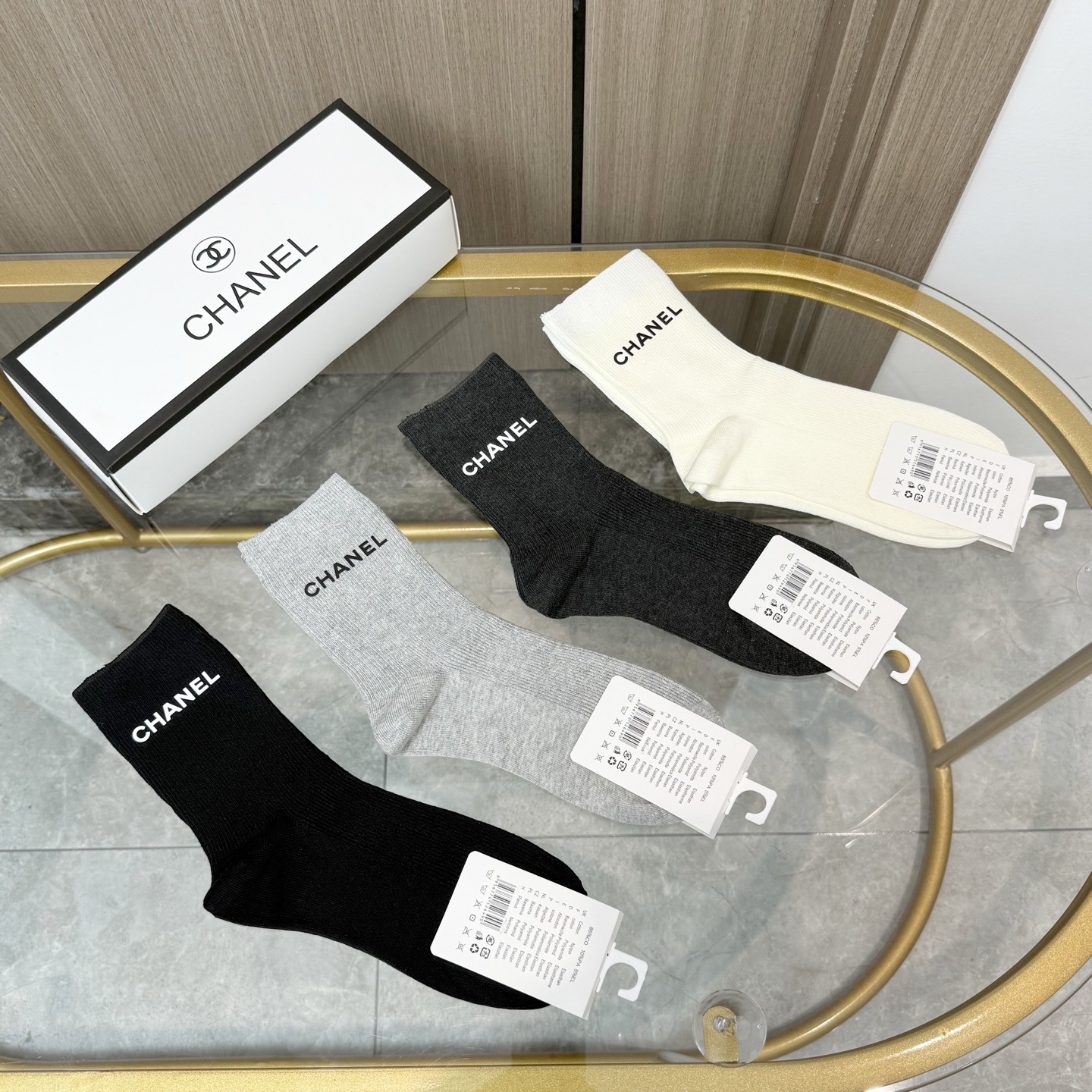 配包装【一盒四双】CHANEL 香奈儿高版本 ～好看到爆炸 CHANEL 袜子🔥双针烫印中筒袜，超精致🔥