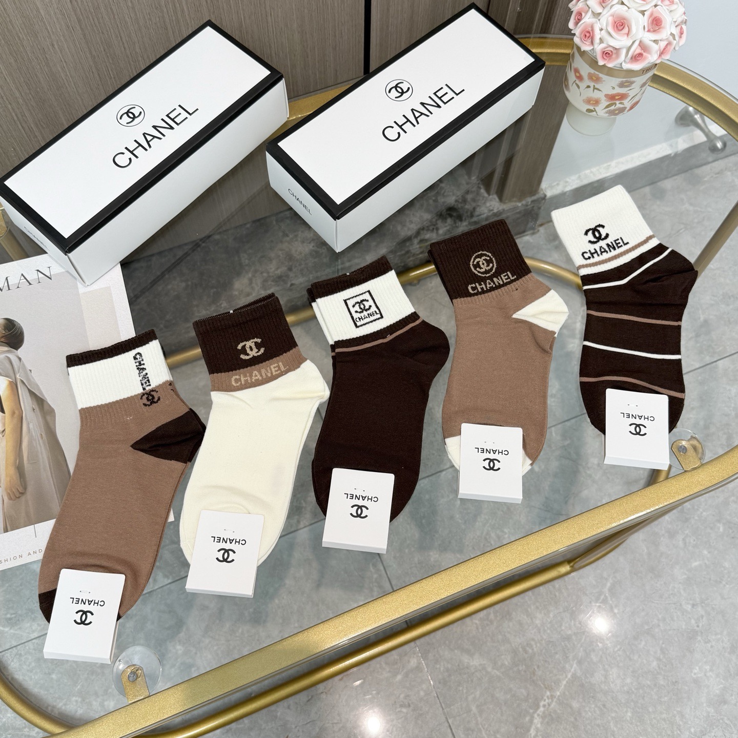 配包装【一盒五双】🌟Chanel 香奈儿 爆款卡中筒袜🌟高版本 ～好看到爆炸 欧美大牌中筒袜🔥🌟潮人必不