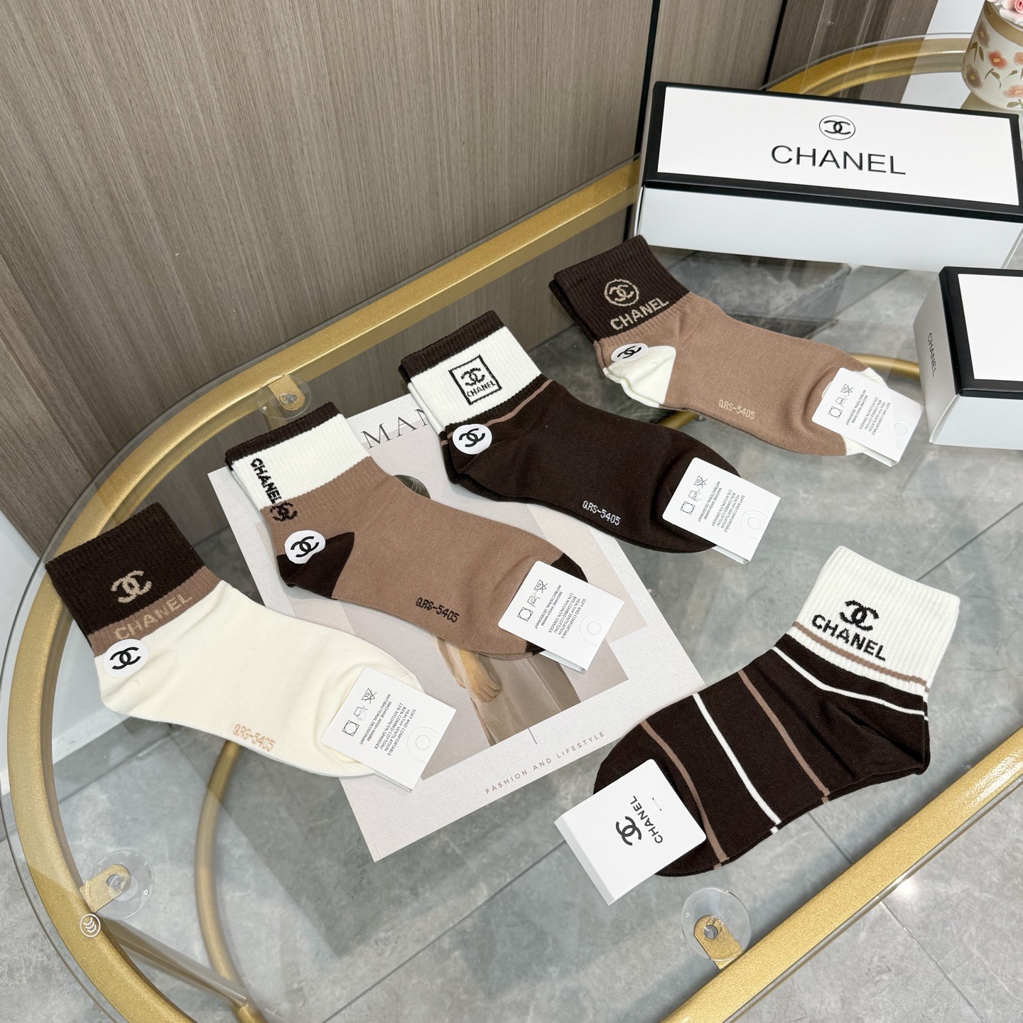 配包装【一盒五双】🌟Chanel 香奈儿 爆款卡中筒袜🌟高版本 ～好看到爆炸 欧美大牌中筒袜🔥🌟潮人必不